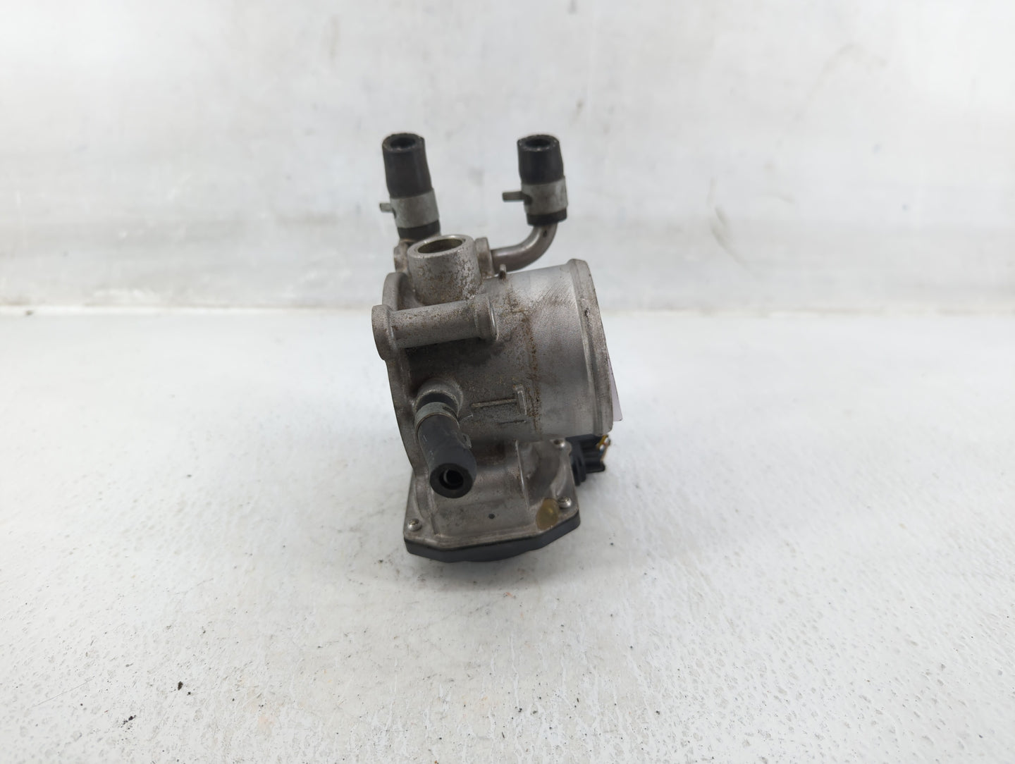2012-2019 Kia Soul Throttle Body P/N:35100-2B300 Fits Fits 2012 2013 2014 2015 2016 2017 2018 2019 OEM Used Auto Parts - Oem