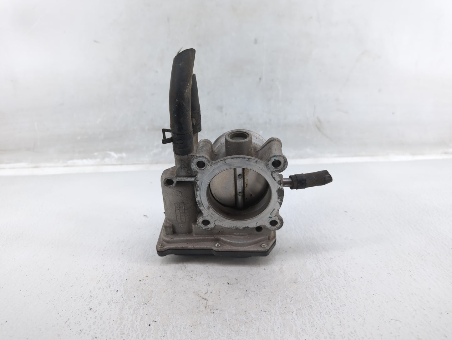2012-2019 Kia Soul Throttle Body P/N:35100-2B300 Fits Fits 2012 2013 2014 2015 2016 2017 2018 2019 OEM Used Auto Parts - Oem