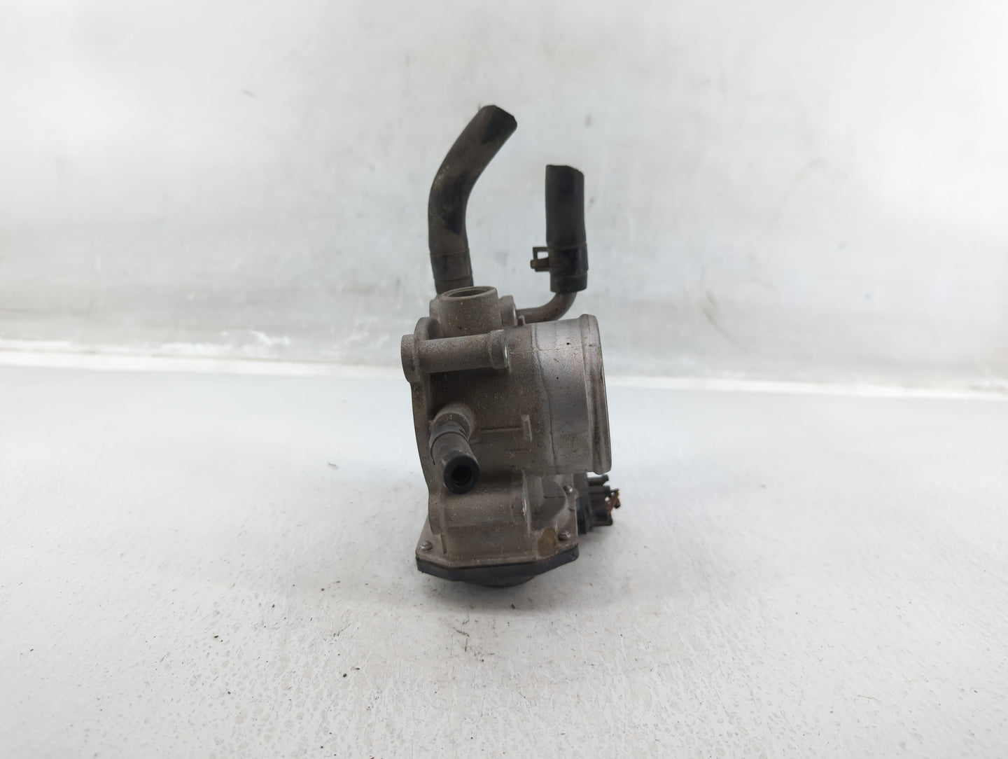 2012-2019 Kia Soul Throttle Body P/N:35100-2B300 Fits Fits 2012 2013 2014 2015 2016 2017 2018 2019 OEM Used Auto Parts - Oem