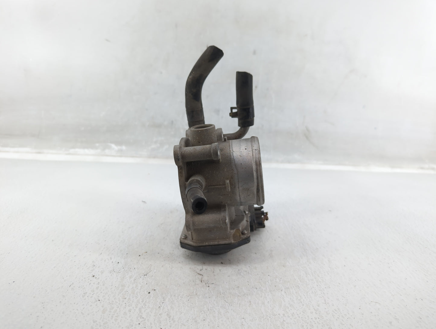 2012-2019 Kia Soul Throttle Body P/N:35100-2B300 Fits Fits 2012 2013 2014 2015 2016 2017 2018 2019 OEM Used Auto Parts - Oem