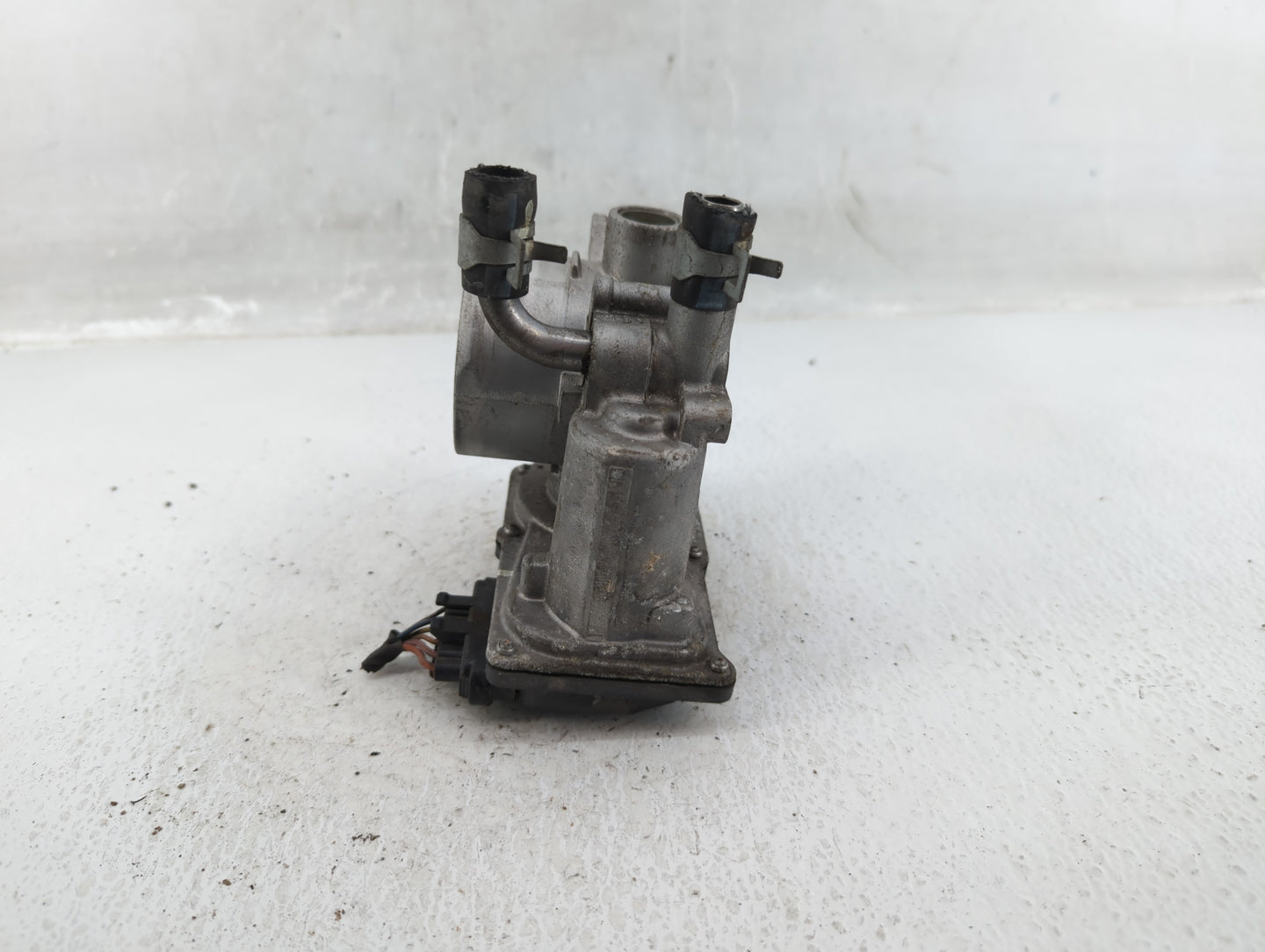 2012-2019 Kia Soul Throttle Body P/N:5302 2T21 35100-2B300 Fits Fits 2012 2013 2014 2015 2016 2017 2018 2019 OEM Used Auto P