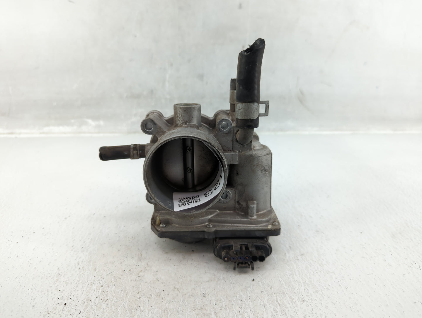2012-2019 Kia Soul Throttle Body P/N:35100-2B600 Fits Fits 2012 2013 2014 2015 2016 2017 2018 2019 OEM Used Auto Parts - Oem