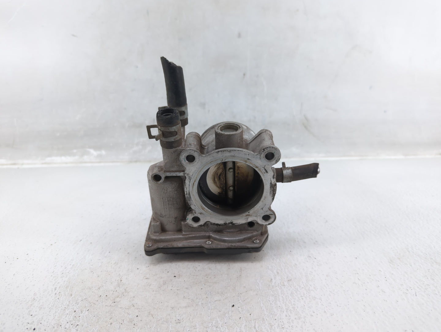 2012-2019 Kia Soul Throttle Body P/N:35100-2B600 Fits Fits 2012 2013 2014 2015 2016 2017 2018 2019 OEM Used Auto Parts - Oem