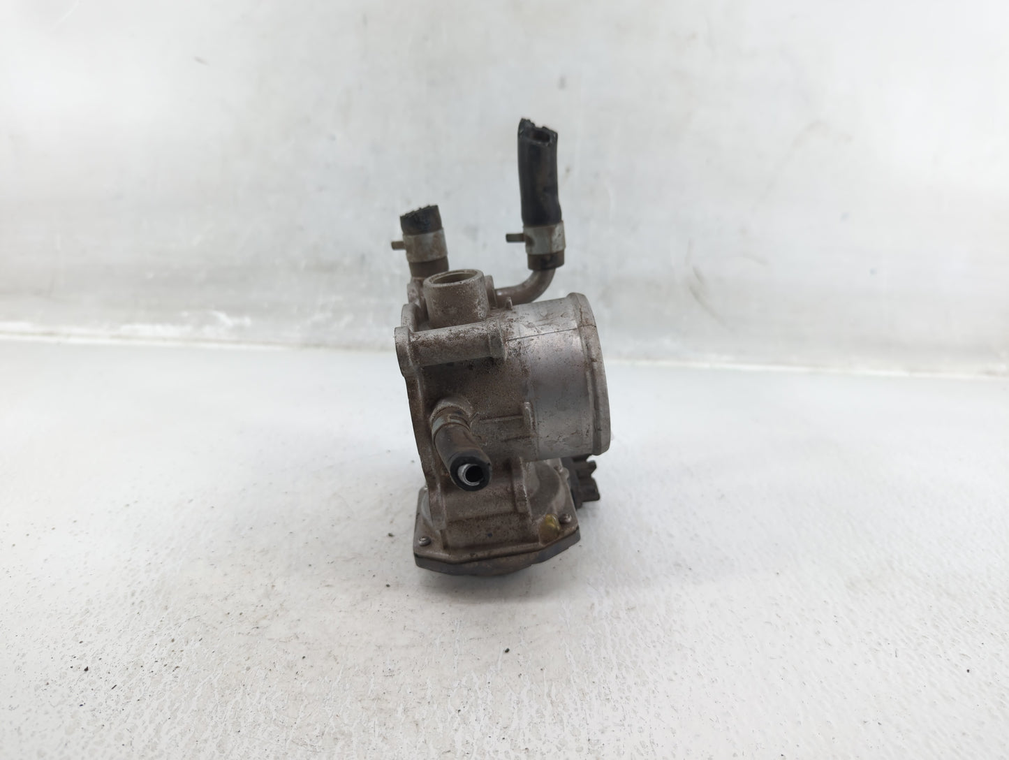 2012-2019 Kia Soul Throttle Body P/N:35100-2B600 Fits Fits 2012 2013 2014 2015 2016 2017 2018 2019 OEM Used Auto Parts - Oem