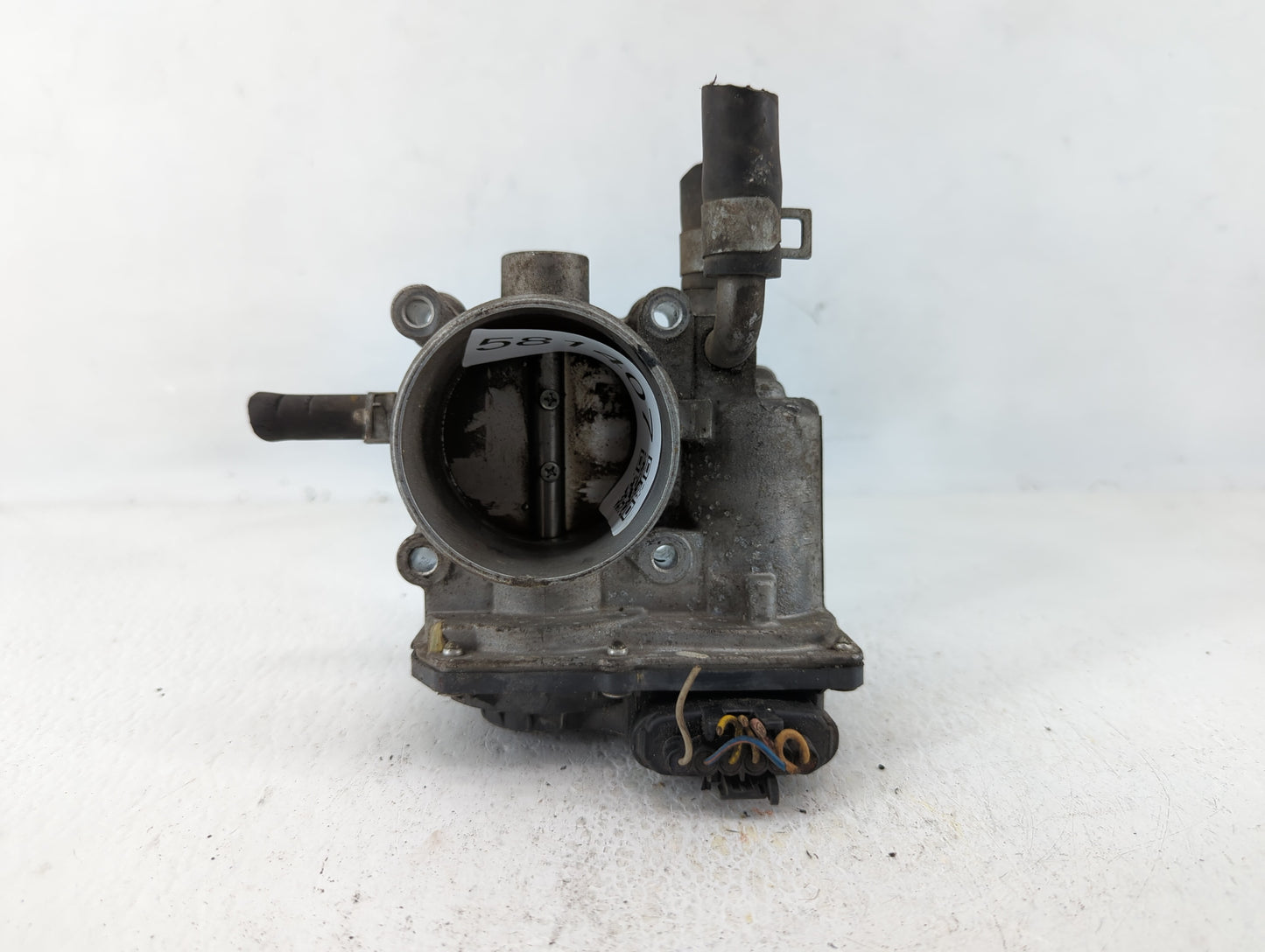 2012-2019 Kia Soul Throttle Body P/N:35100-2B300 Fits Fits 2012 2013 2014 2015 2016 2017 2018 2019 OEM Used Auto Parts - Oem