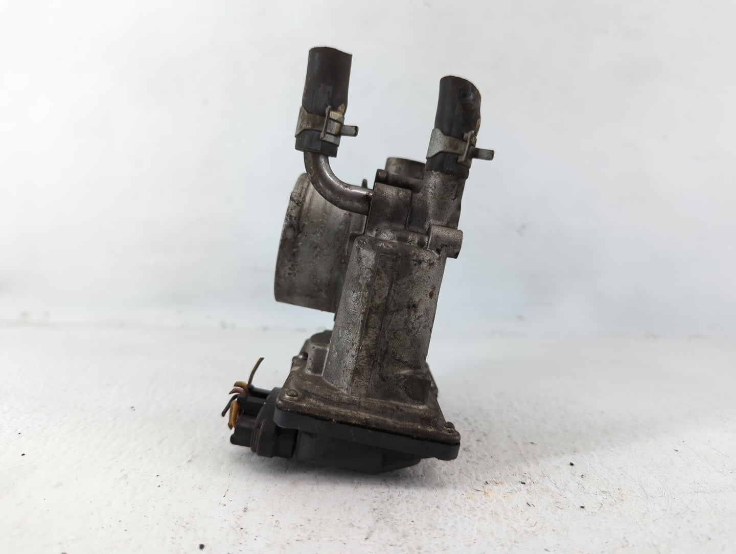 2012-2019 Kia Soul Throttle Body P/N:35100-2B300 Fits Fits 2012 2013 2014 2015 2016 2017 2018 2019 OEM Used Auto Parts - Oem