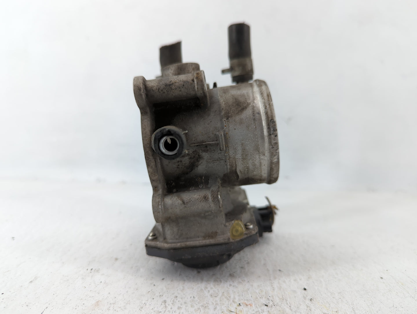 2012-2019 Kia Soul Throttle Body P/N:35100-2B300 Fits Fits 2012 2013 2014 2015 2016 2017 2018 2019 OEM Used Auto Parts - Oem