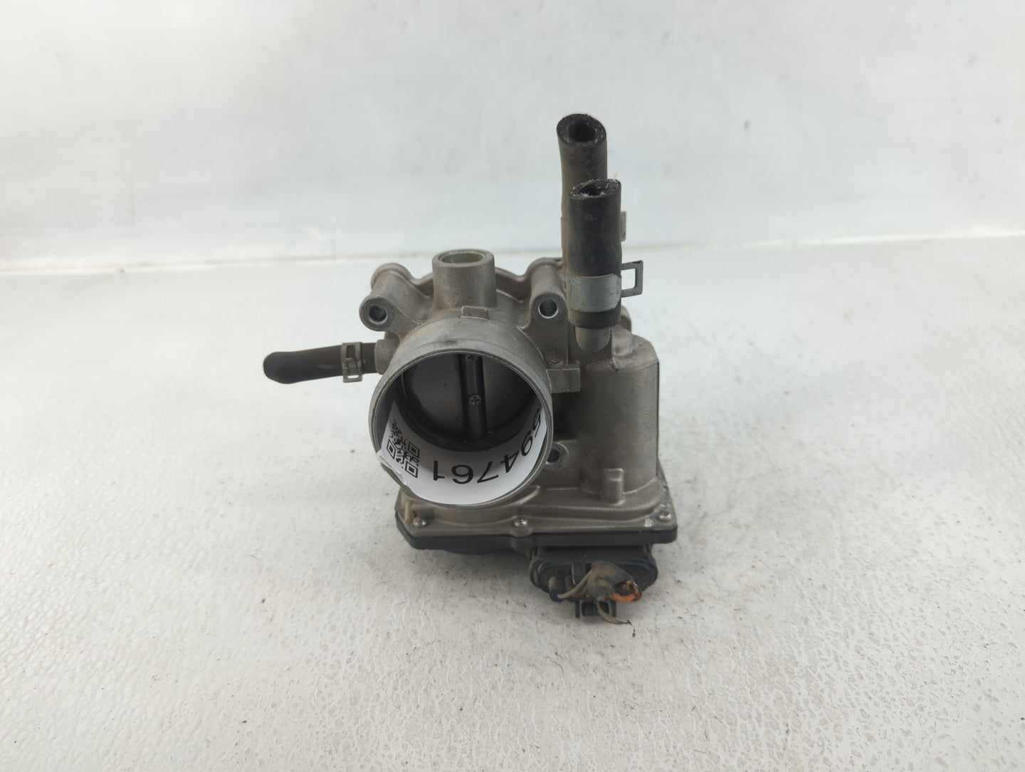2012-2019 Kia Soul Throttle Body P/N:35100-2B300 Fits Fits 2012 2013 2014 2015 2016 2017 2018 2019 OEM Used Auto Parts - Oem