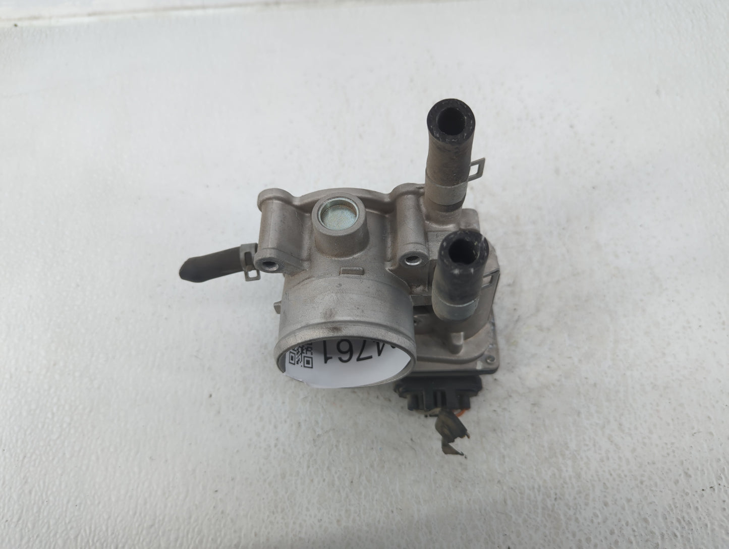 2012-2019 Kia Soul Throttle Body P/N:35100-2B300 Fits Fits 2012 2013 2014 2015 2016 2017 2018 2019 OEM Used Auto Parts - Oem