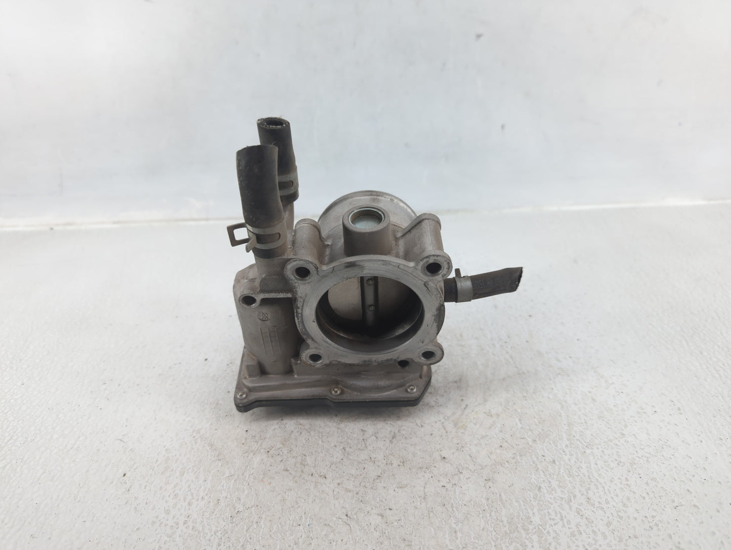 2012-2019 Kia Soul Throttle Body P/N:35100-2B300 Fits Fits 2012 2013 2014 2015 2016 2017 2018 2019 OEM Used Auto Parts - Oem