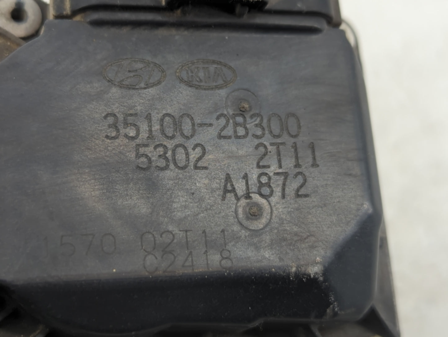2012-2019 Kia Soul Throttle Body P/N:35100-2B300 Fits Fits 2012 2013 2014 2015 2016 2017 2018 2019 OEM Used Auto Parts - Oem