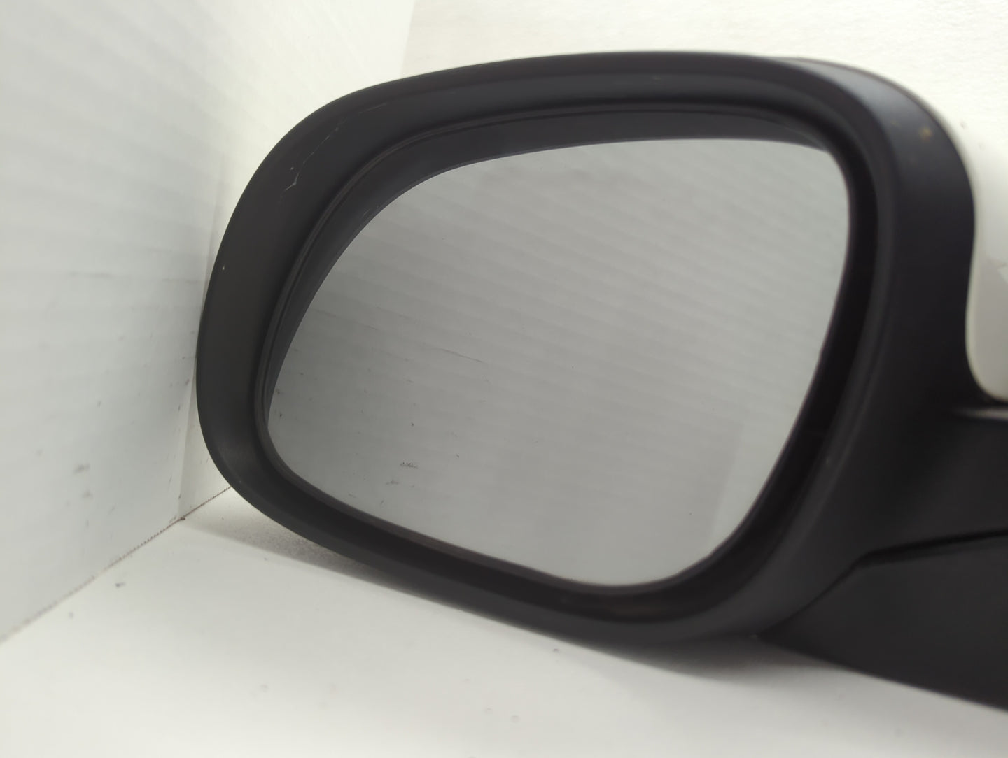 2014-2019 Kia Soul Driver Side View Mirror - Left Door Mirror OEM Used - Oemusedautoparts1.com