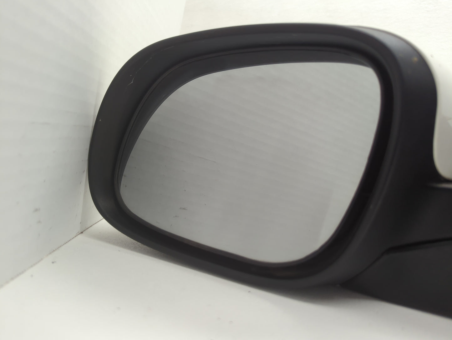 2014-2019 Kia Soul Driver Side View Mirror - Left Door Mirror OEM Used - Oemusedautoparts1.com