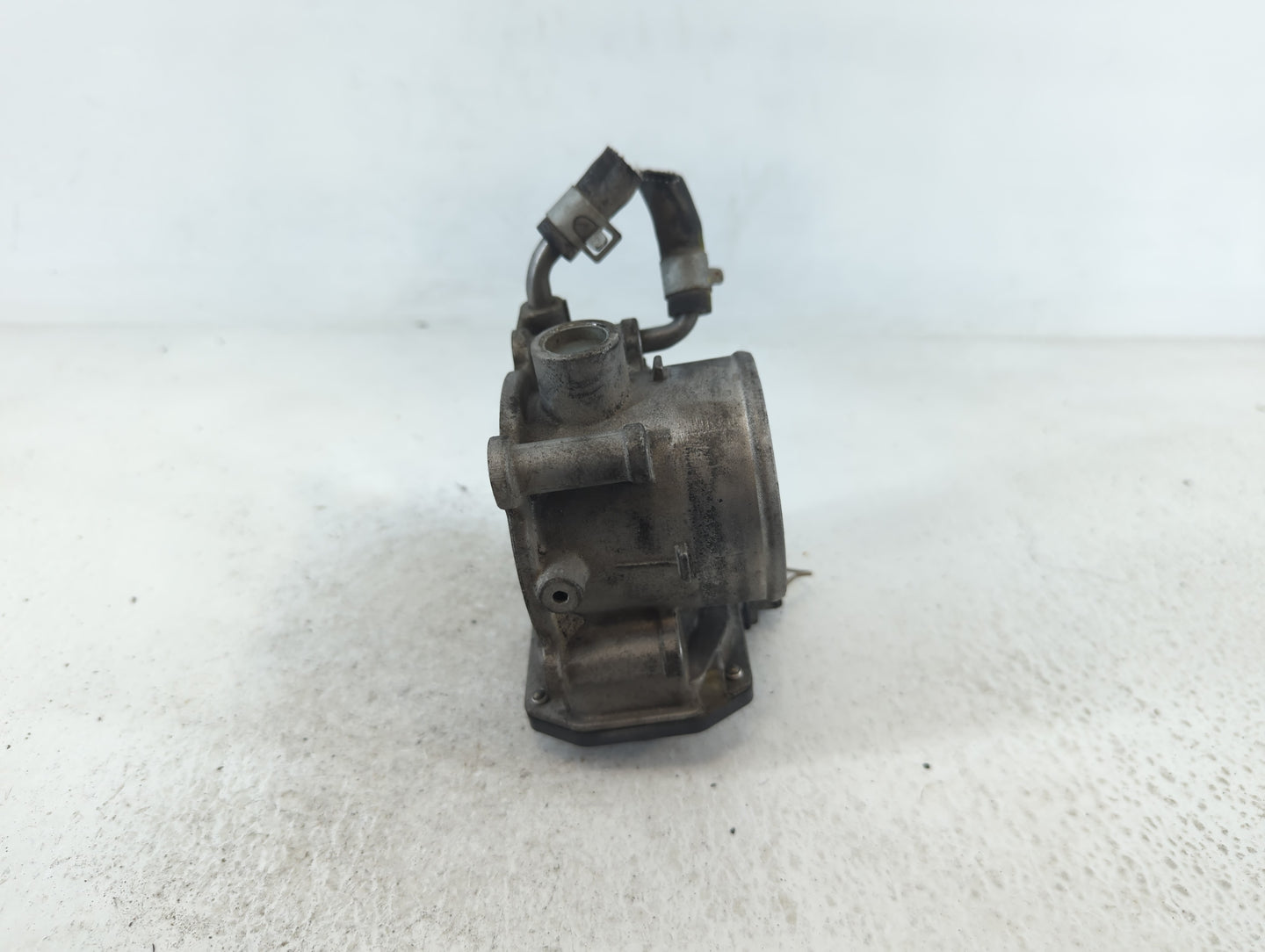 2014-2019 Kia Soul Throttle Body P/N:35100-2E000 Fits Fits 2011 2012 2013 2014 2015 2016 2017 2018 2019 2020 2021 OEM Used A