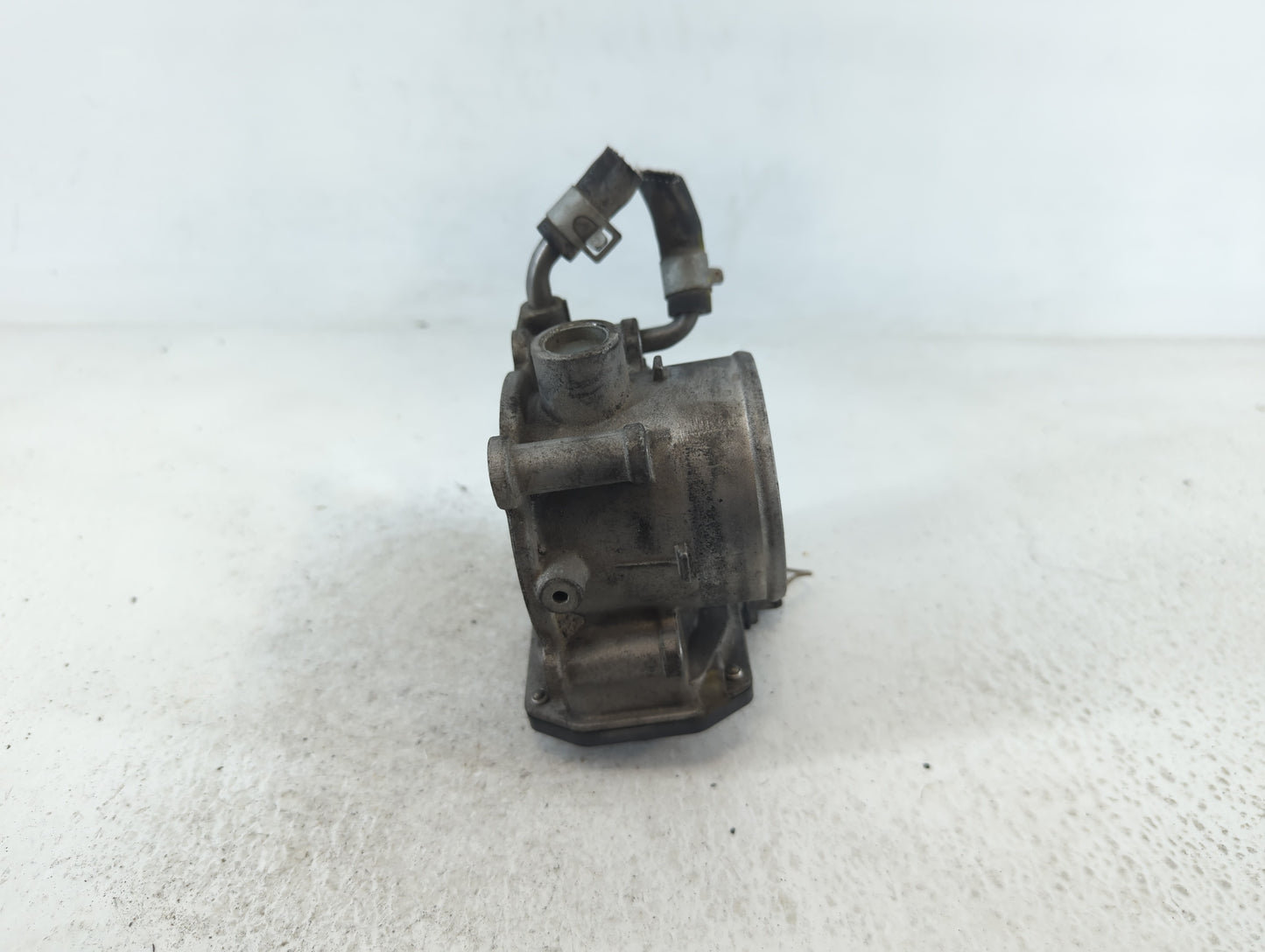 2014-2019 Kia Soul Throttle Body P/N:35100-2E000 Fits Fits 2011 2012 2013 2014 2015 2016 2017 2018 2019 2020 2021 OEM Used A
