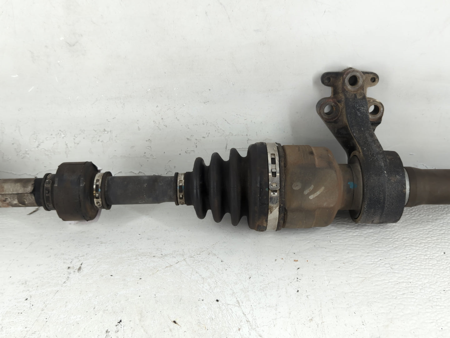2014-2019 Kia Soul Axle Shaft Front Driver Cv C/v - Oemusedautoparts1.com