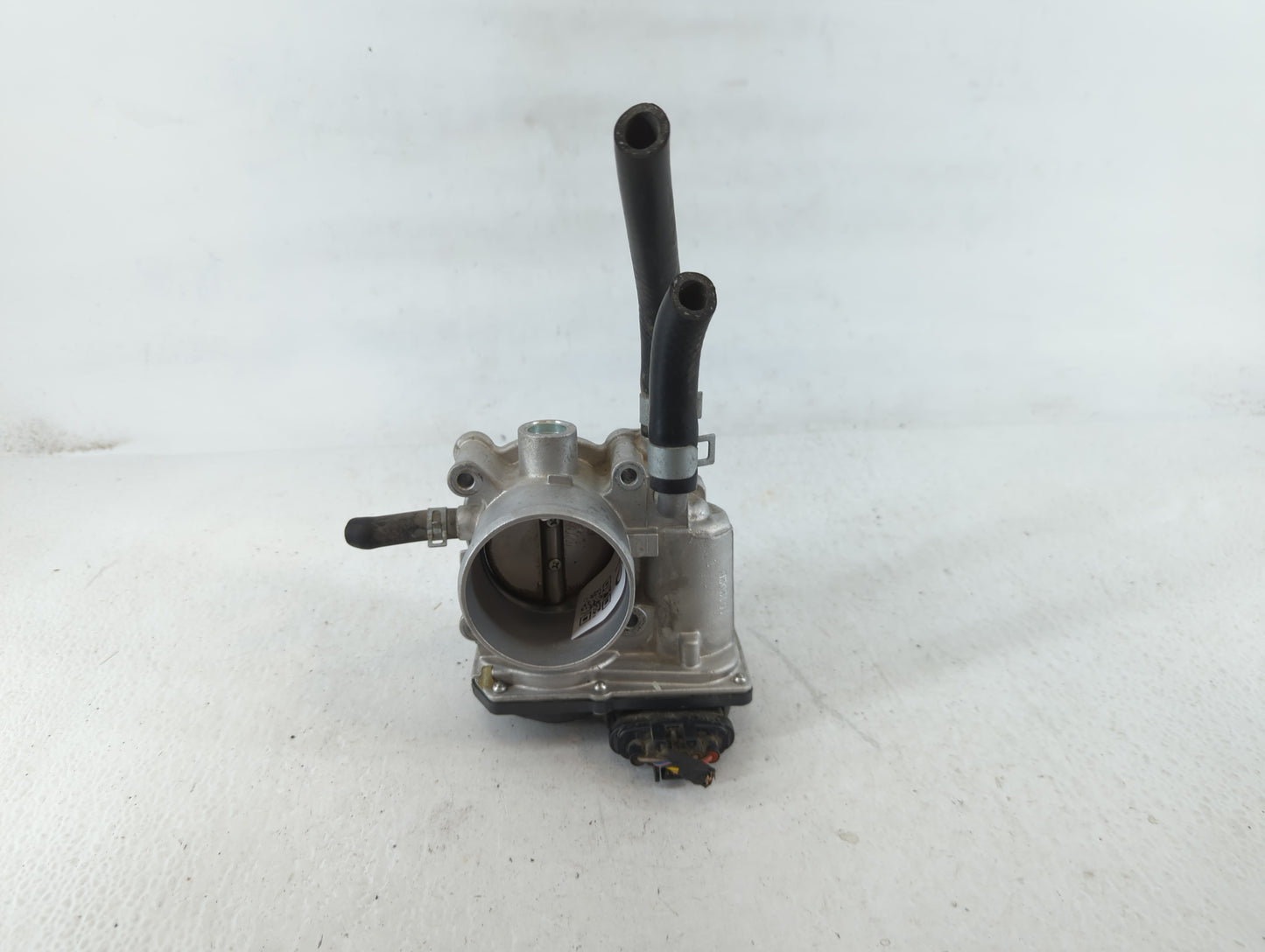 2012-2019 Kia Soul Throttle Body P/N:35100-2B300 Fits Fits 2012 2013 2014 2015 2016 2017 2018 2019 OEM Used Auto Parts - Oem