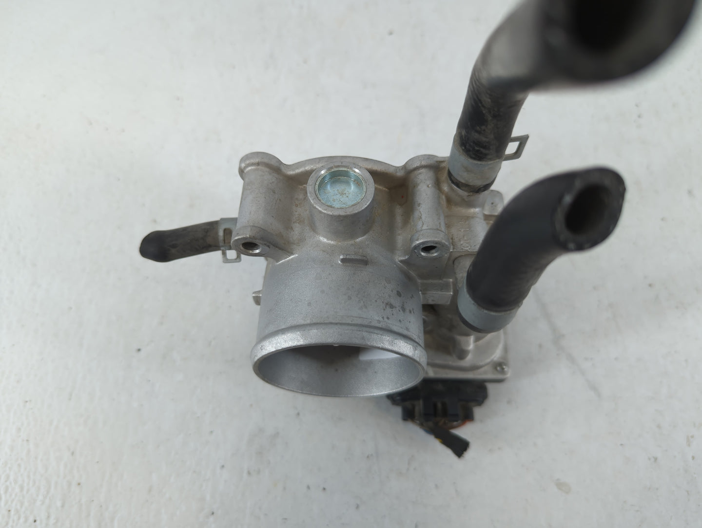 2012-2019 Kia Soul Throttle Body P/N:35100-2B300 Fits Fits 2012 2013 2014 2015 2016 2017 2018 2019 OEM Used Auto Parts - Oem