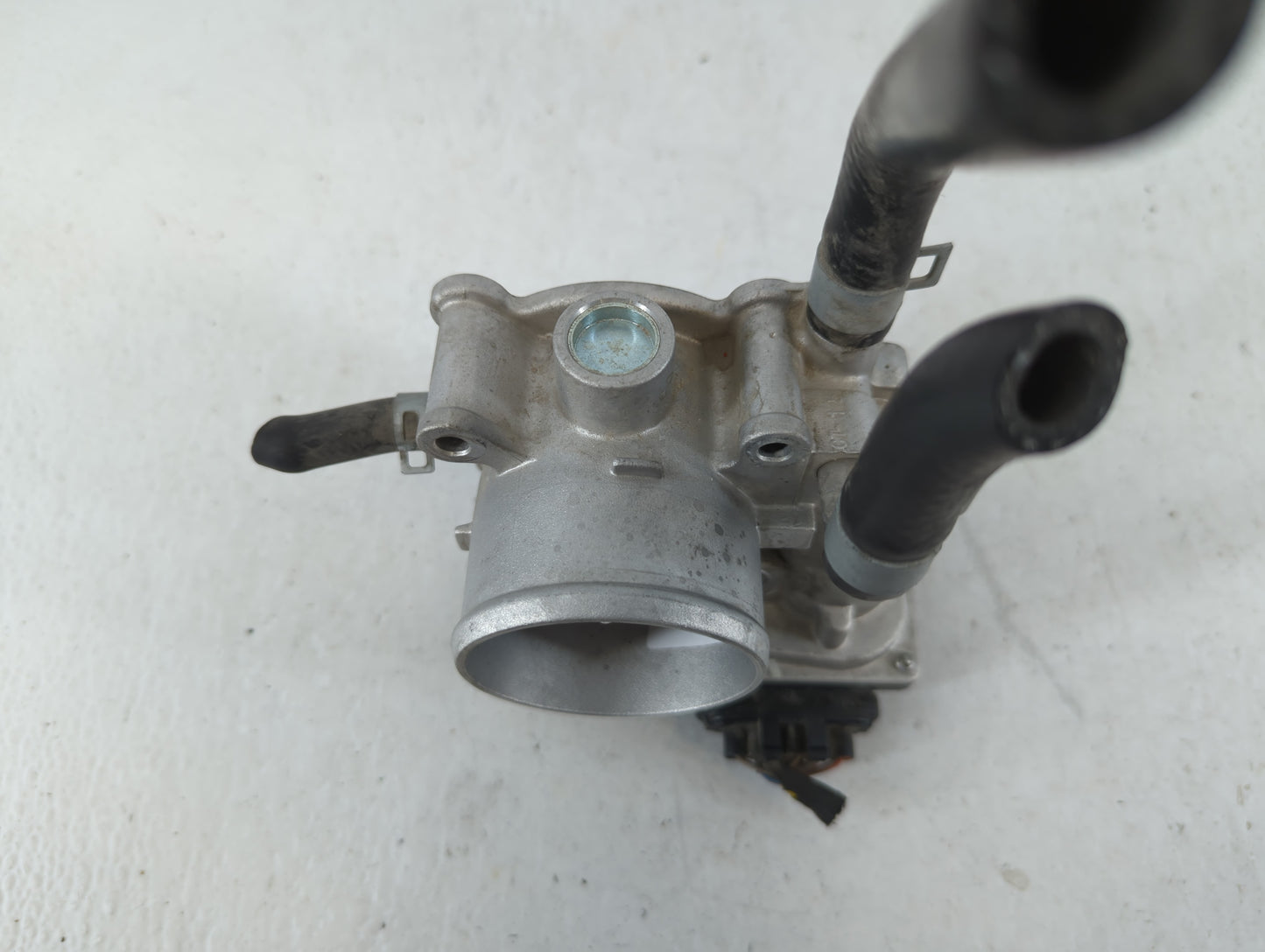 2012-2019 Kia Soul Throttle Body P/N:35100-2B300 Fits Fits 2012 2013 2014 2015 2016 2017 2018 2019 OEM Used Auto Parts - Oem