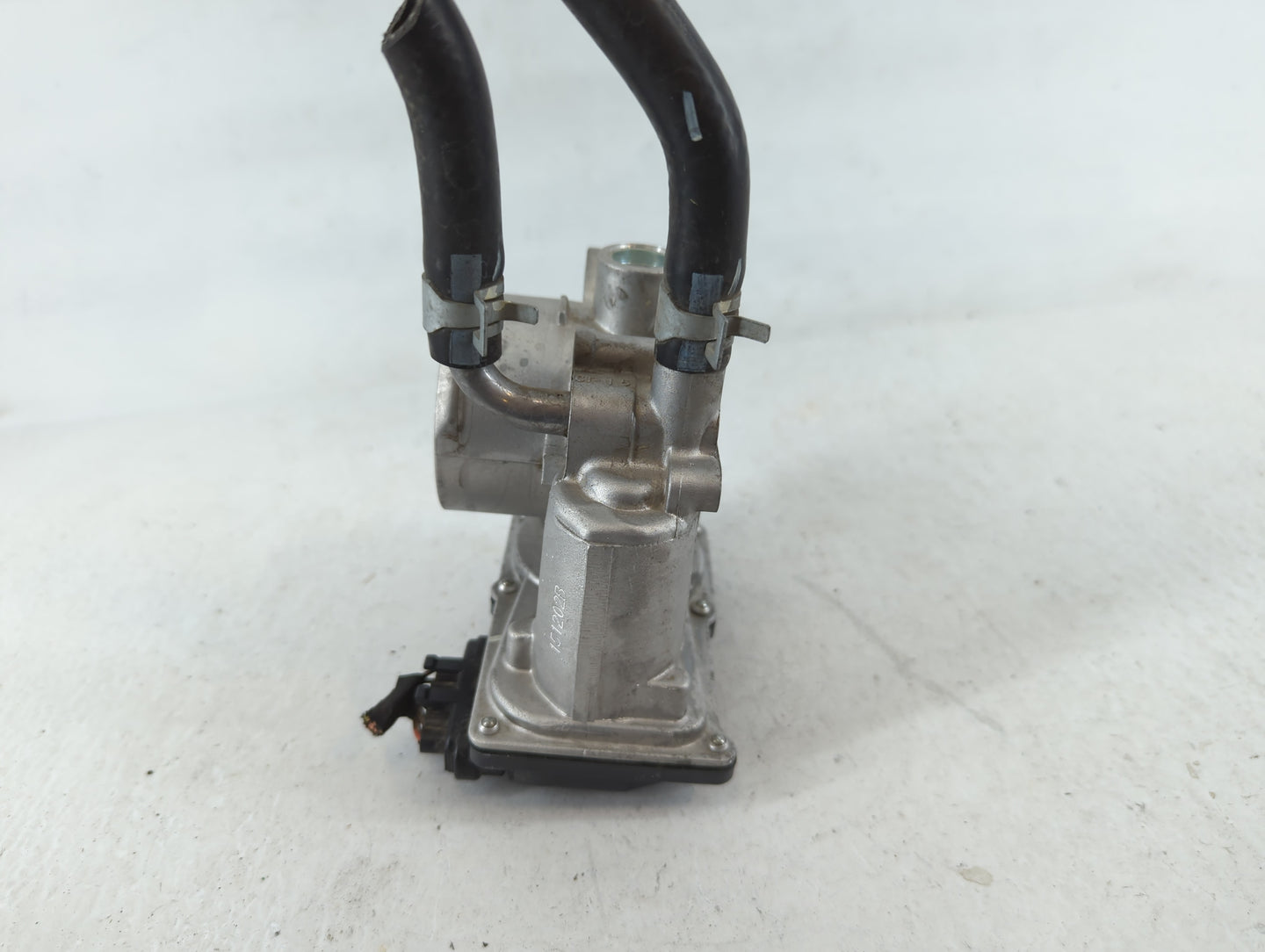 2012-2019 Kia Soul Throttle Body P/N:35100-2B300 Fits Fits 2012 2013 2014 2015 2016 2017 2018 2019 OEM Used Auto Parts - Oem