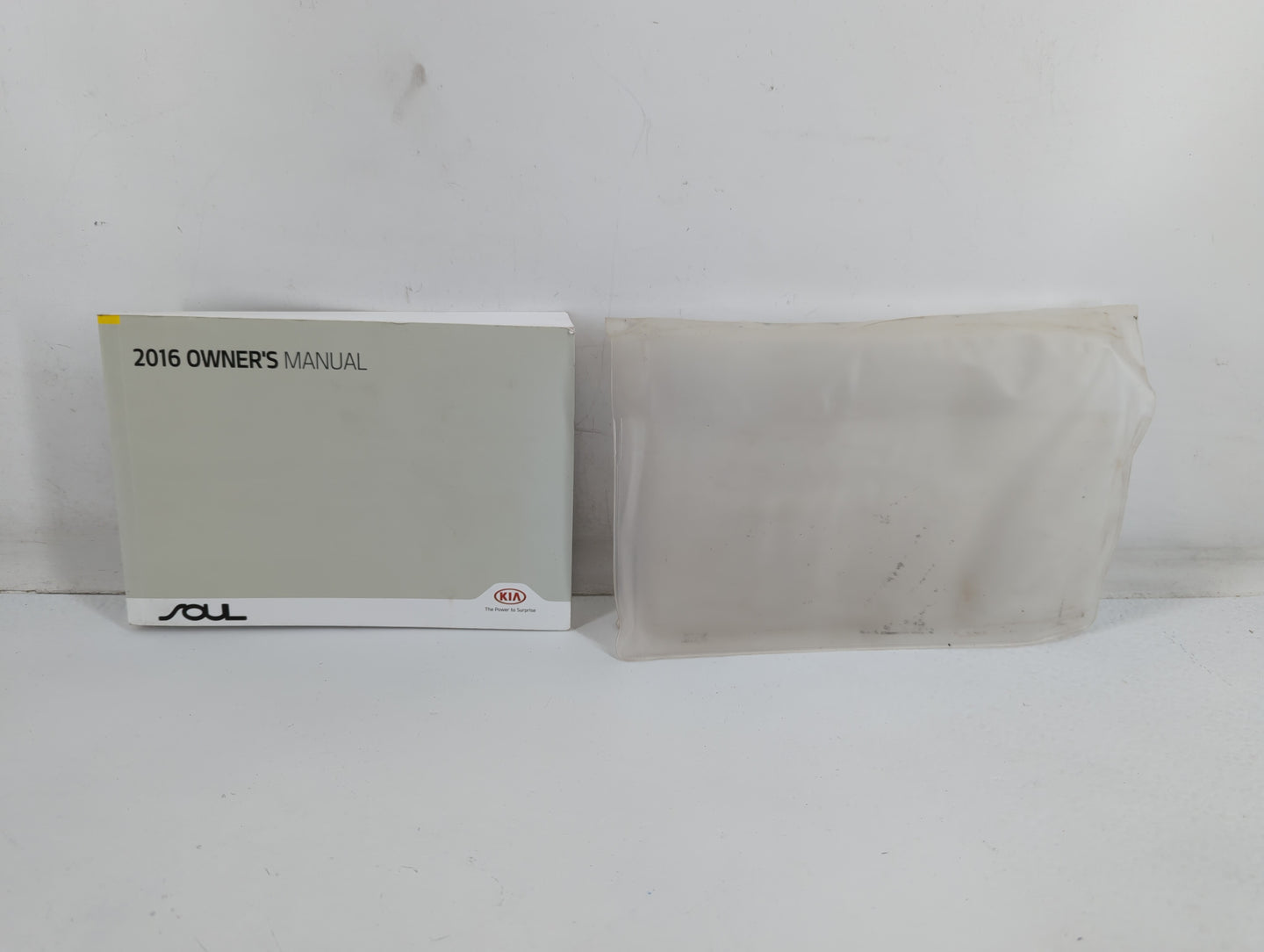 2016 Kia Soul Owners Manual Book Guide P/N:GB2O-EU64H OEM Used Auto Parts - Oemusedautoparts1.com