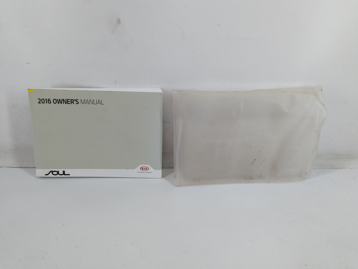 2016 Kia Soul Owners Manual Book Guide P/N:GB2O-EU64H OEM Used Auto Parts - Oemusedautoparts1.com