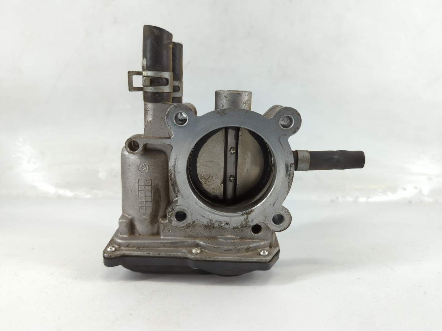 2012-2019 Kia Soul Throttle Body P/N:35100-2B300 Fits Fits 2012 2013 2014 2015 2016 2017 2018 2019 OEM Used Auto Parts - Oem