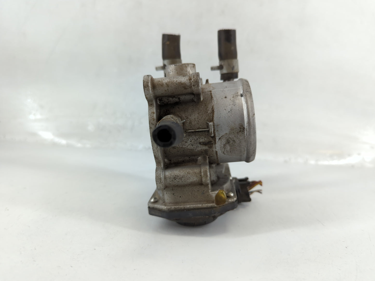 2012-2019 Kia Soul Throttle Body P/N:35100-2B300 Fits Fits 2012 2013 2014 2015 2016 2017 2018 2019 OEM Used Auto Parts - Oem
