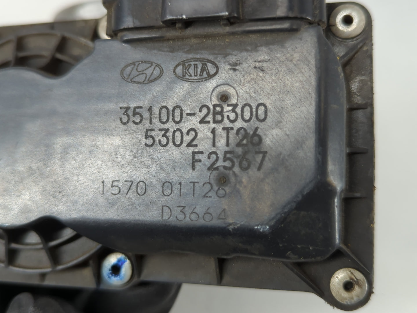 2012-2019 Kia Soul Throttle Body P/N:35100-2B300 Fits Fits 2012 2013 2014 2015 2016 2017 2018 2019 OEM Used Auto Parts - Oem