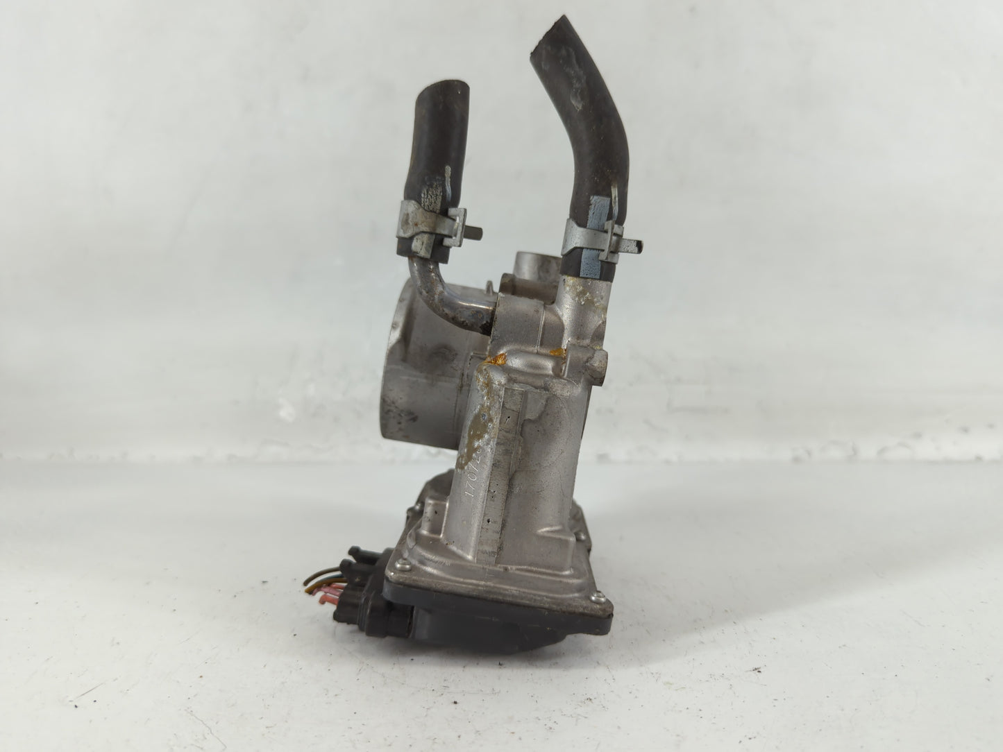 2012-2019 Kia Soul Throttle Body P/N:35100-2B300 Fits Fits 2012 2013 2014 2015 2016 2017 2018 2019 OEM Used Auto Parts - Oem