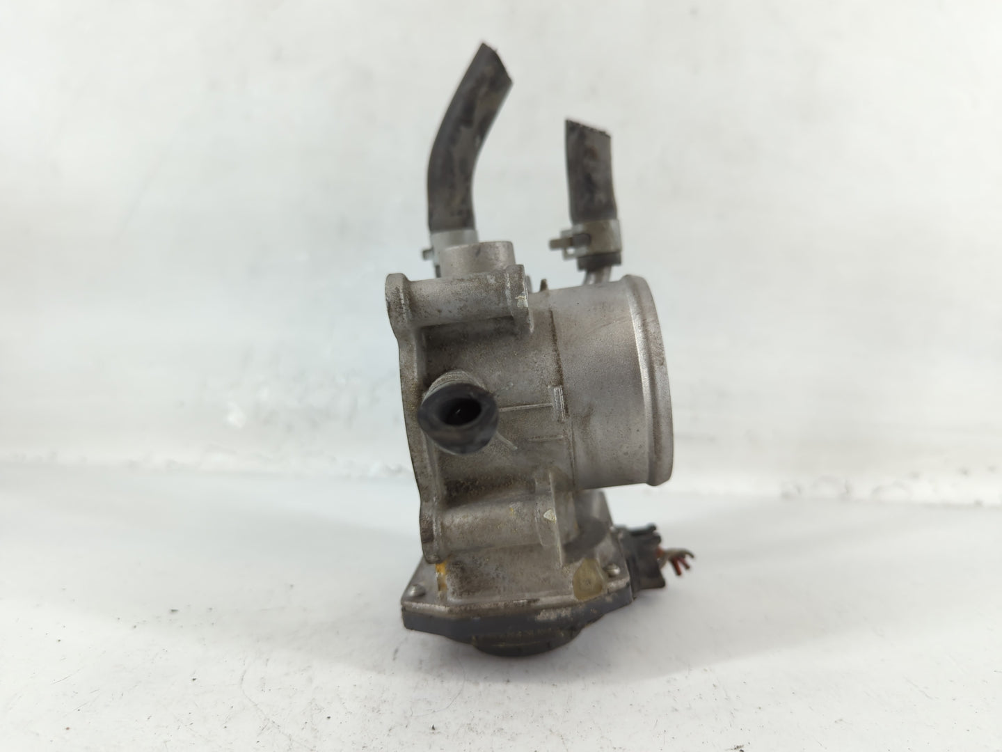 2012-2019 Kia Soul Throttle Body P/N:35100-2B300 Fits Fits 2012 2013 2014 2015 2016 2017 2018 2019 OEM Used Auto Parts - Oem
