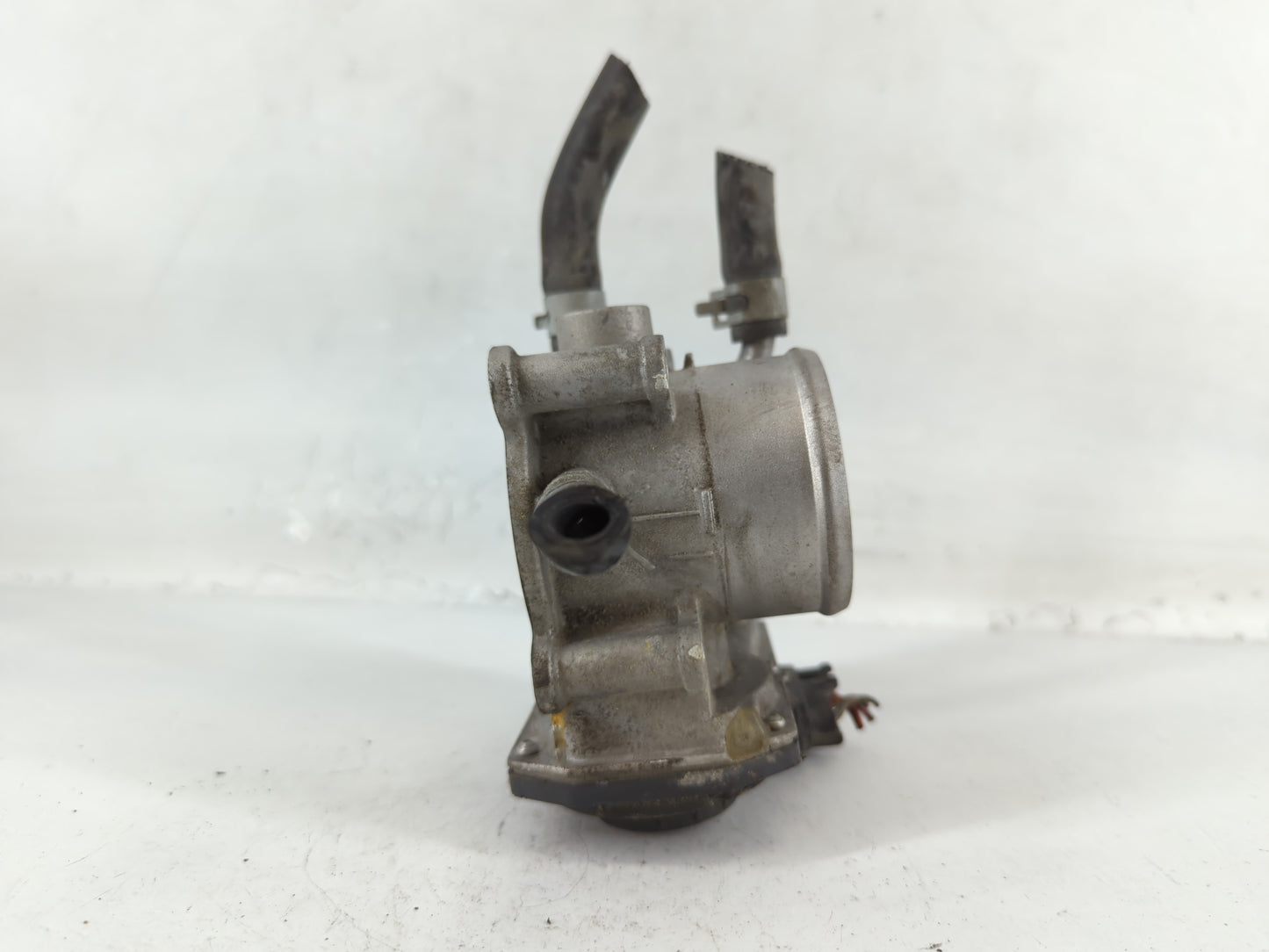 2012-2019 Kia Soul Throttle Body P/N:35100-2B300 Fits Fits 2012 2013 2014 2015 2016 2017 2018 2019 OEM Used Auto Parts - Oem