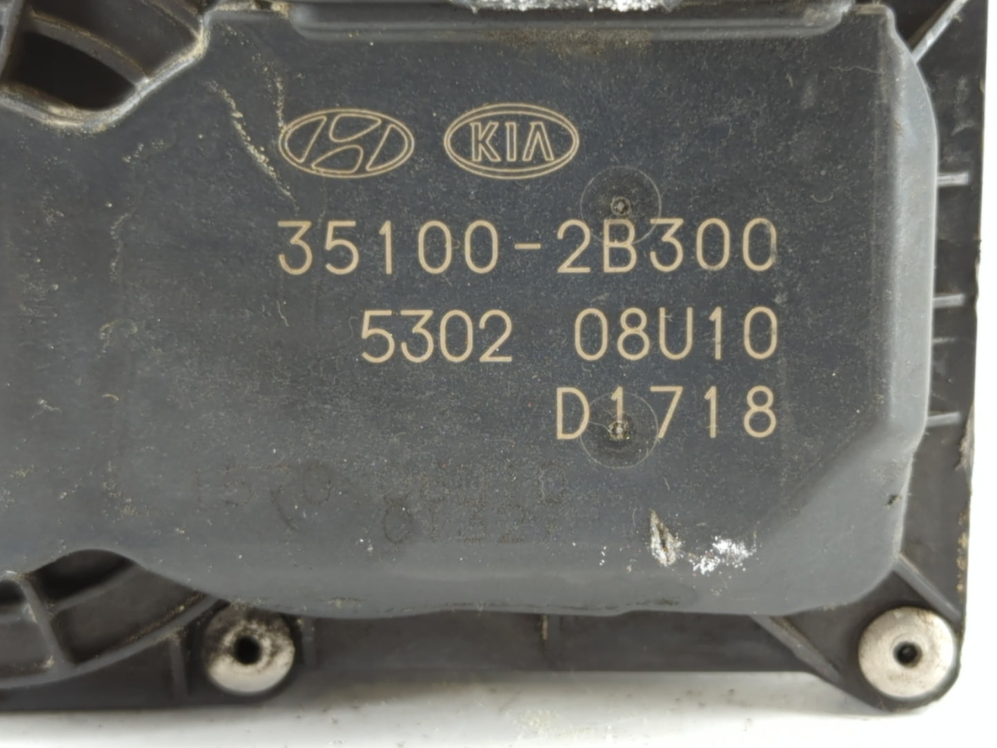 2012-2019 Kia Soul Throttle Body P/N:35100-2B300 Fits Fits 2012 2013 2014 2015 2016 2017 2018 2019 OEM Used Auto Parts - Oem