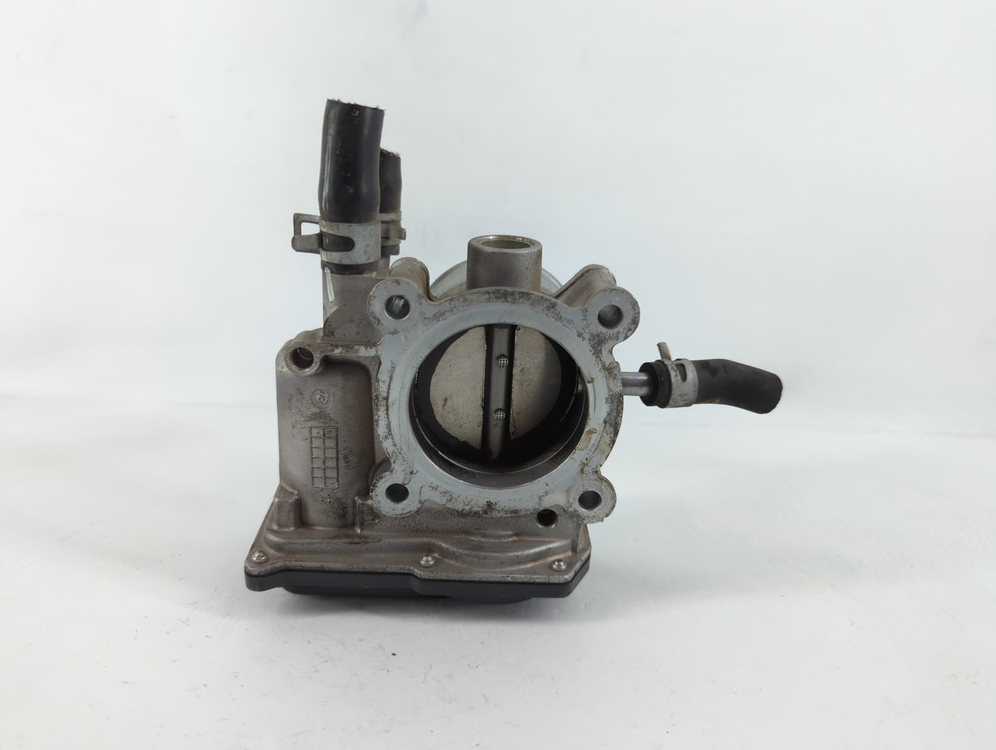 2012-2019 Kia Soul Throttle Body P/N:35100-2B300 Fits Fits 2012 2013 2014 2015 2016 2017 2018 2019 OEM Used Auto Parts - Oem