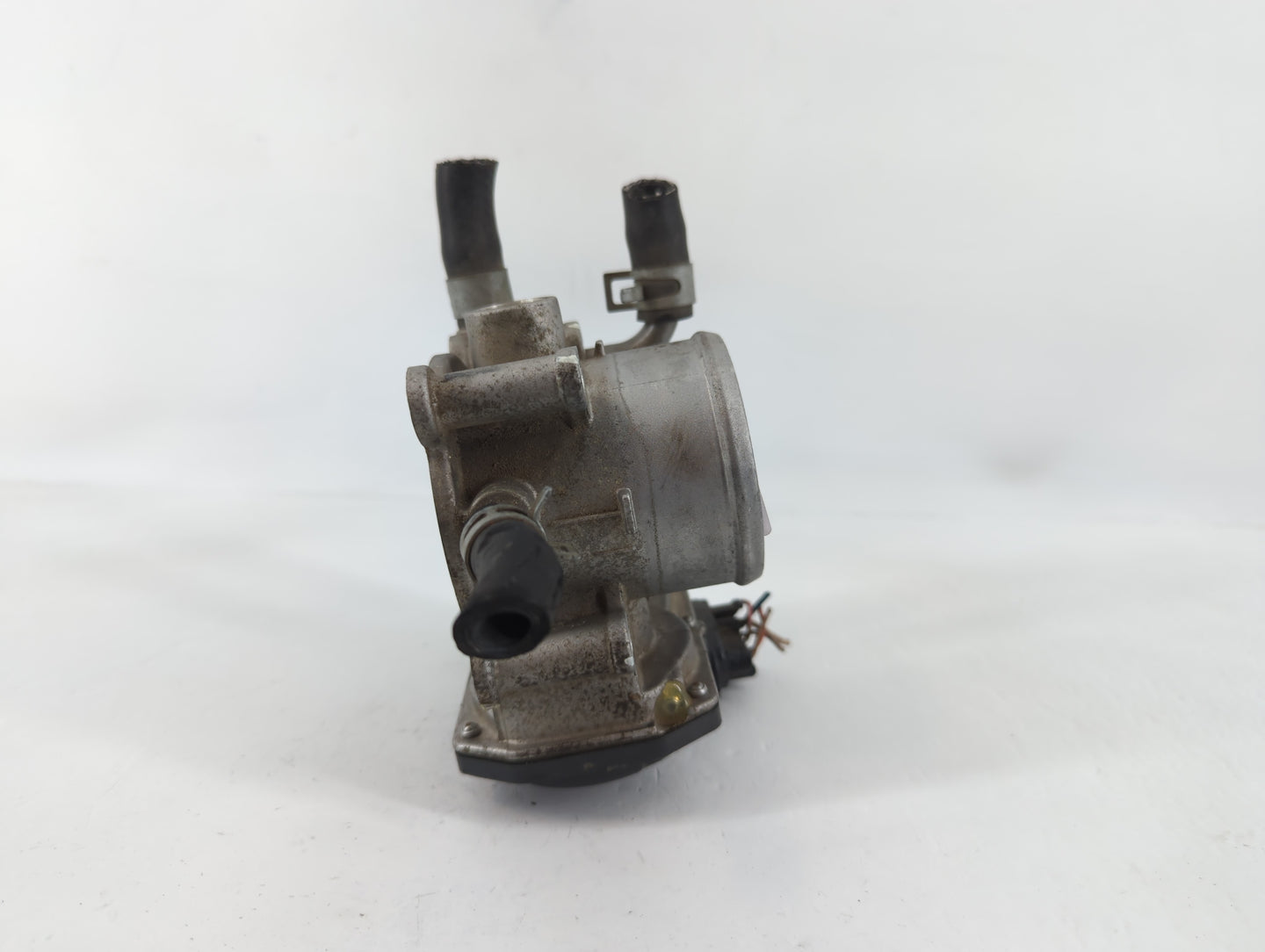 2012-2019 Kia Soul Throttle Body P/N:35100-2B300 Fits Fits 2012 2013 2014 2015 2016 2017 2018 2019 OEM Used Auto Parts - Oem