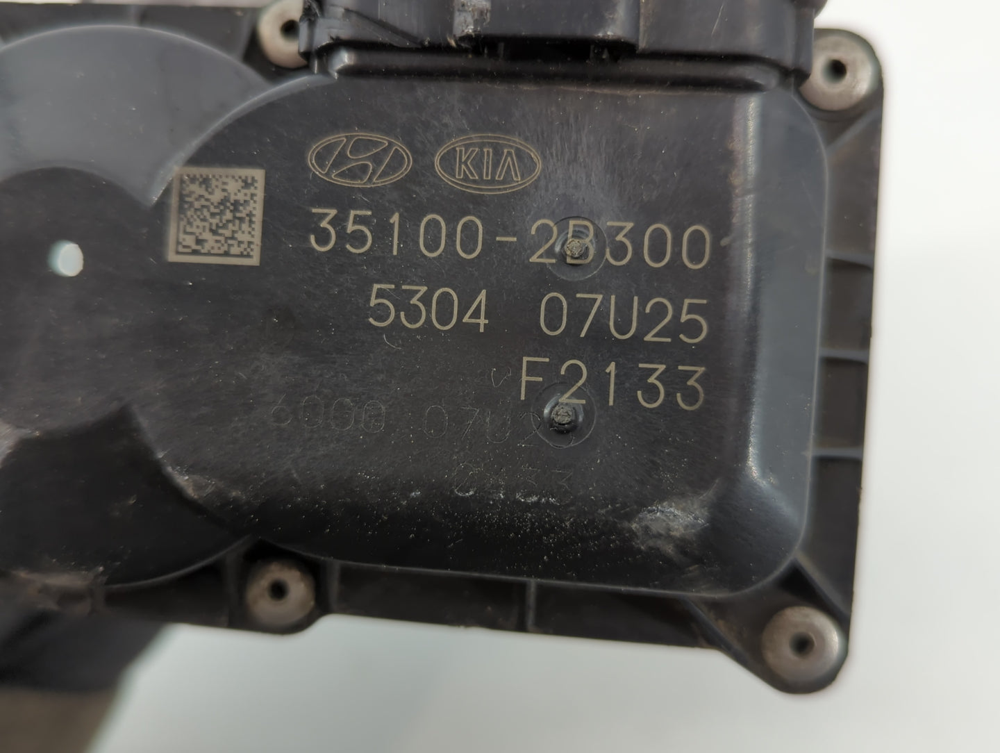 2012-2019 Kia Soul Throttle Body P/N:35100-2B300 Fits Fits 2012 2013 2014 2015 2016 2017 2018 2019 OEM Used Auto Parts - Oem