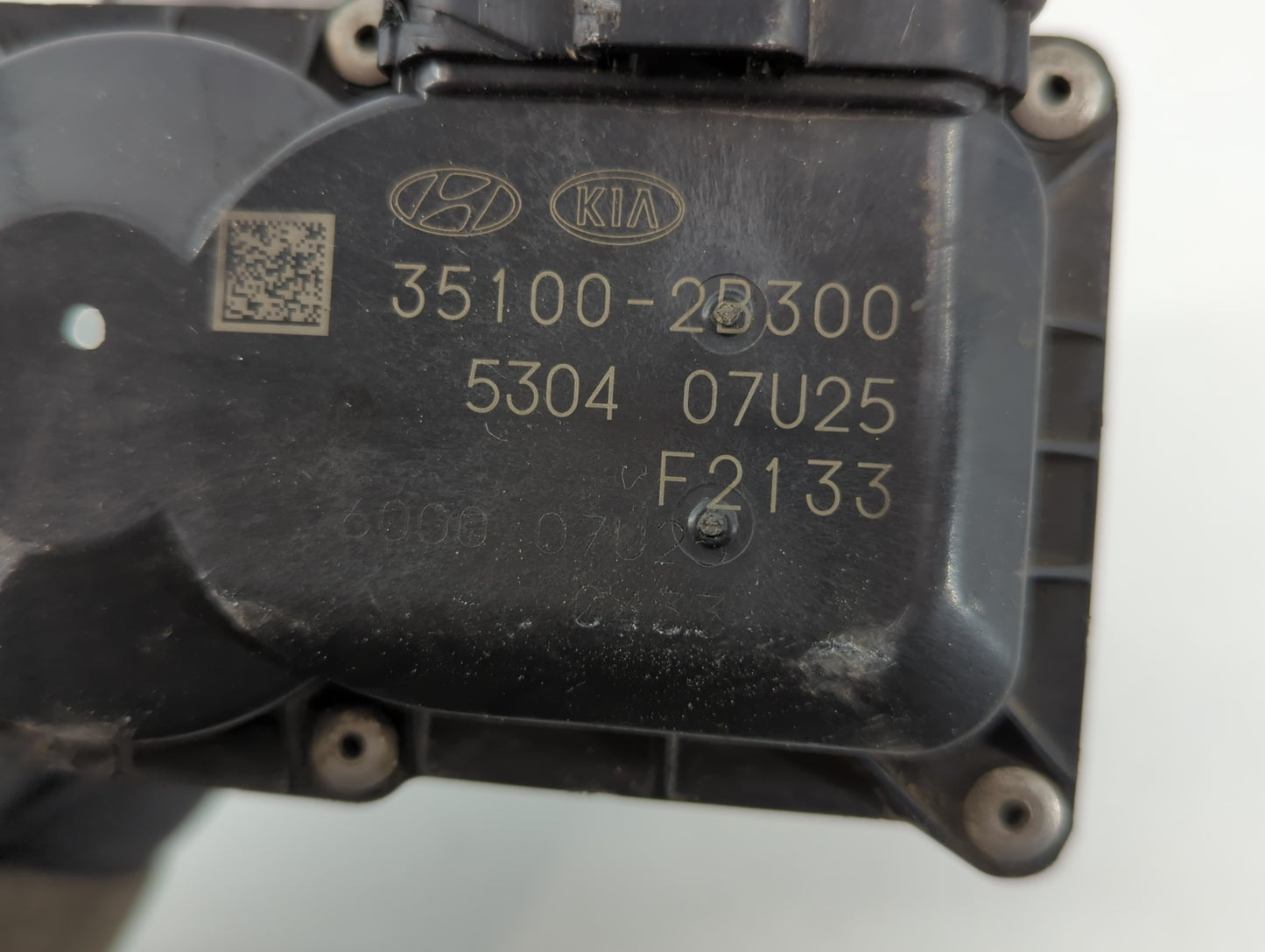 2012-2019 Kia Soul Throttle Body P/N:35100-2B300 Fits Fits 2012 2013 2014 2015 2016 2017 2018 2019 OEM Used Auto Parts - Oem
