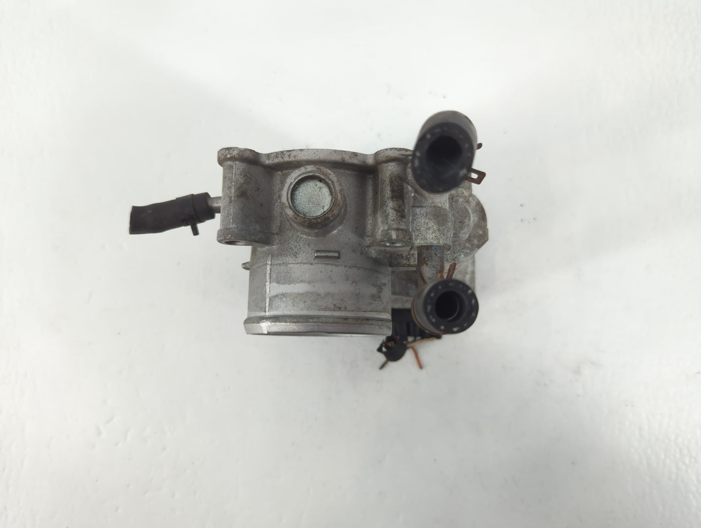 2012-2019 Kia Soul Throttle Body P/N:35100-2B300 Fits Fits 2012 2013 2014 2015 2016 2017 2018 2019 OEM Used Auto Parts - Oem