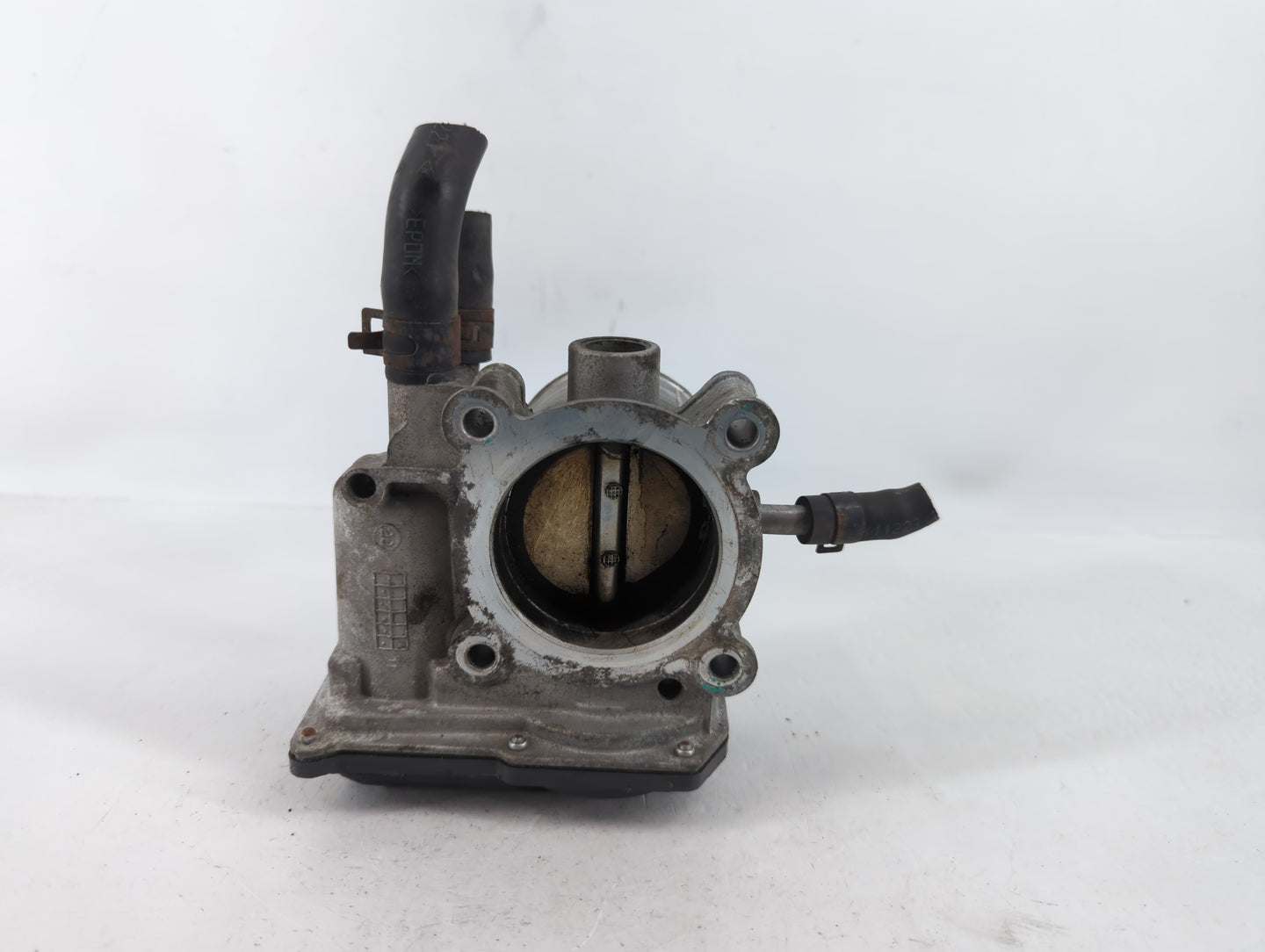 2012-2019 Kia Soul Throttle Body P/N:35100-2B300 Fits Fits 2012 2013 2014 2015 2016 2017 2018 2019 OEM Used Auto Parts - Oem