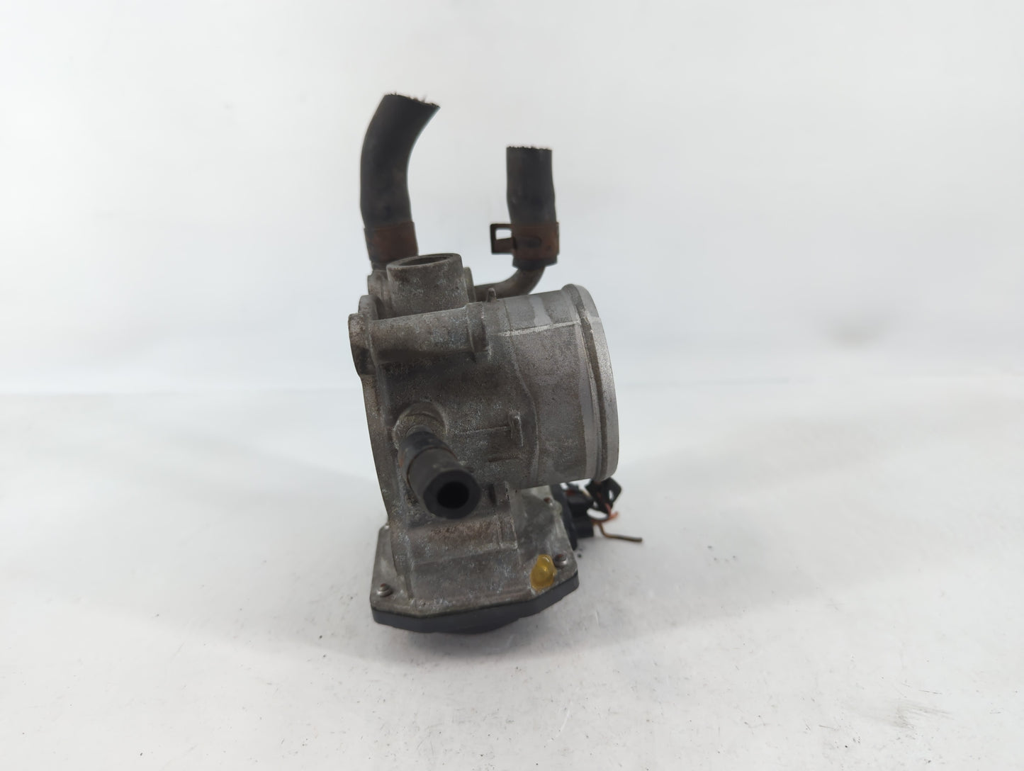 2012-2019 Kia Soul Throttle Body P/N:35100-2B300 Fits Fits 2012 2013 2014 2015 2016 2017 2018 2019 OEM Used Auto Parts - Oem