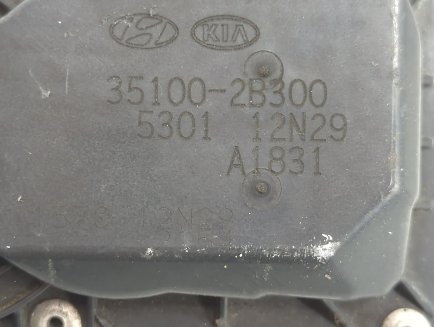 2012-2019 Kia Soul Throttle Body P/N:35100-2B300 Fits Fits 2012 2013 2014 2015 2016 2017 2018 2019 OEM Used Auto Parts - Oem