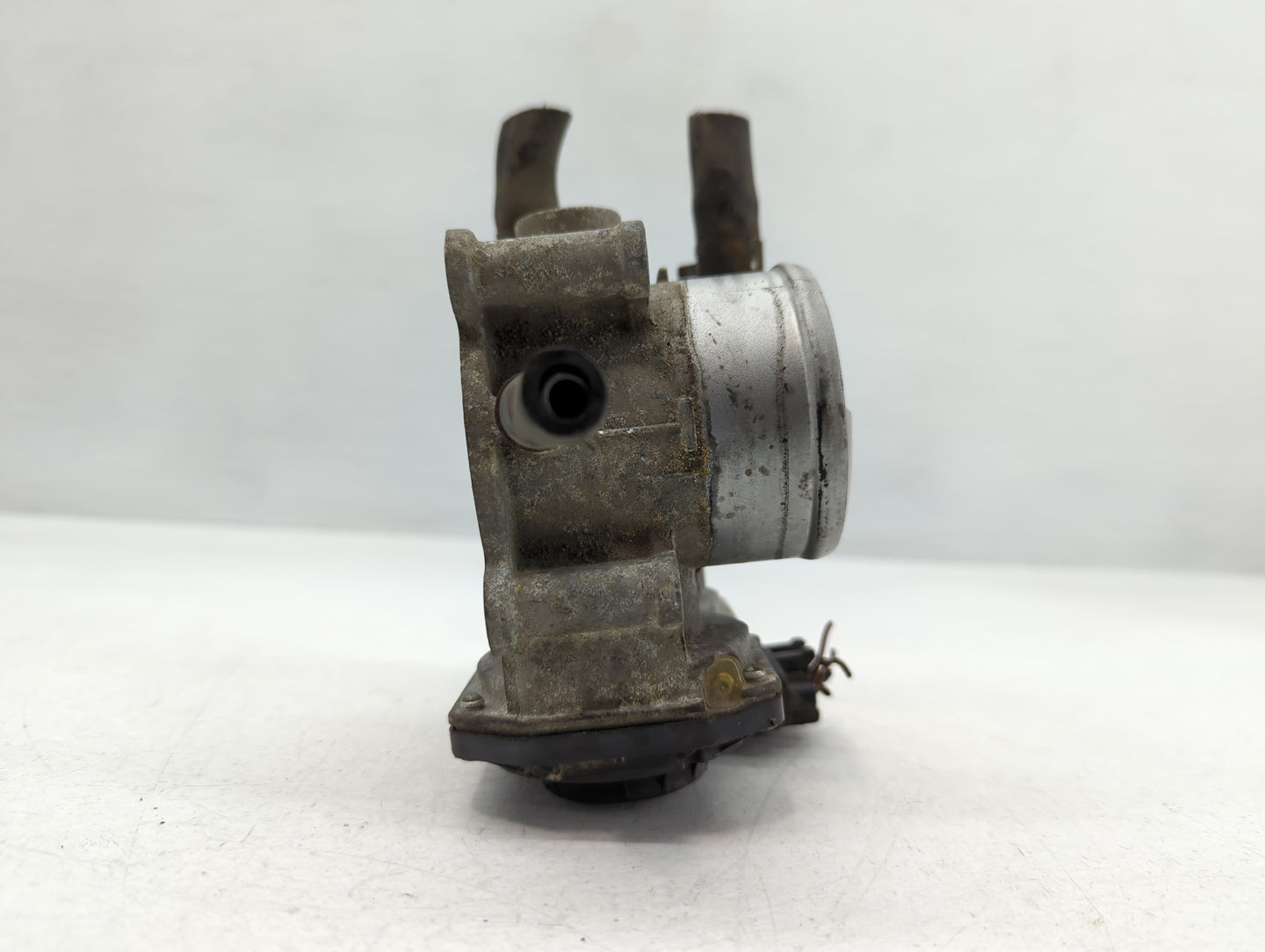 2012-2019 Kia Soul Throttle Body P/N:35100-2B300 Fits Fits 2012 2013 2014 2015 2016 2017 2018 2019 OEM Used Auto Parts - Oem