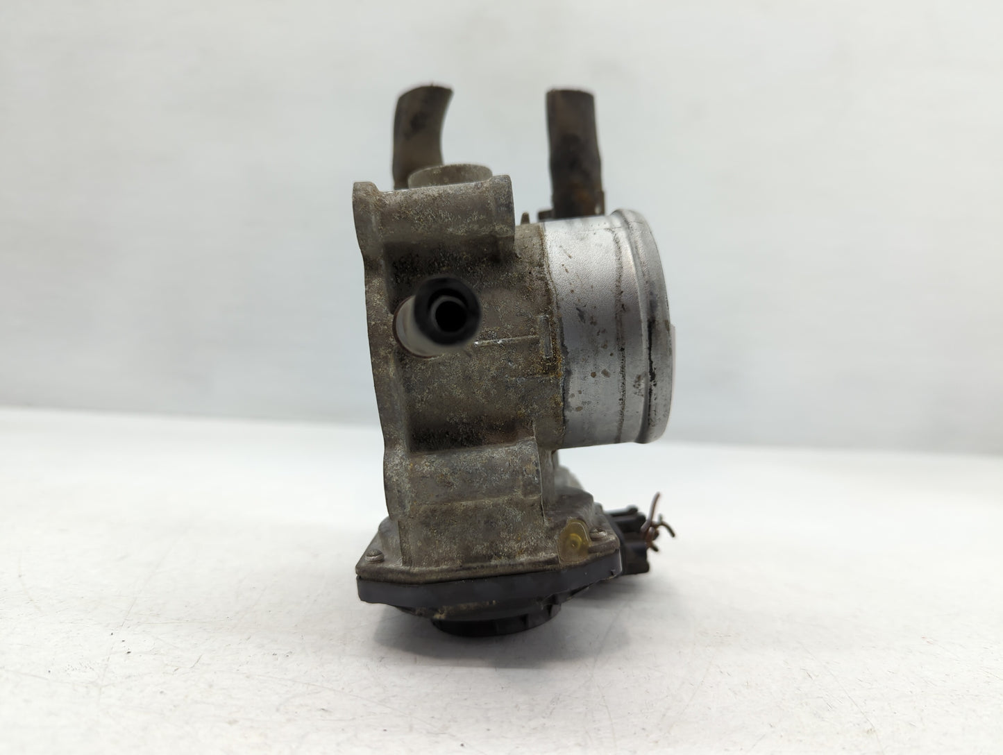 2012-2019 Kia Soul Throttle Body P/N:35100-2B300 Fits Fits 2012 2013 2014 2015 2016 2017 2018 2019 OEM Used Auto Parts - Oem