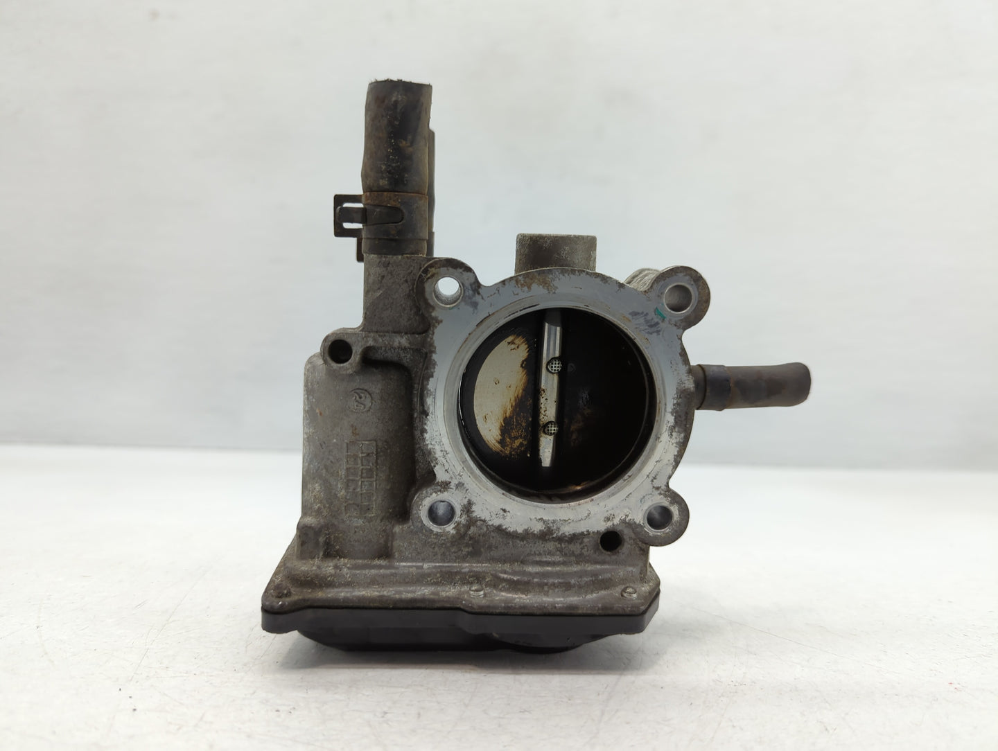 2012-2019 Kia Soul Throttle Body P/N:35100-2B300 Fits Fits 2012 2013 2014 2015 2016 2017 2018 2019 OEM Used Auto Parts - Oem