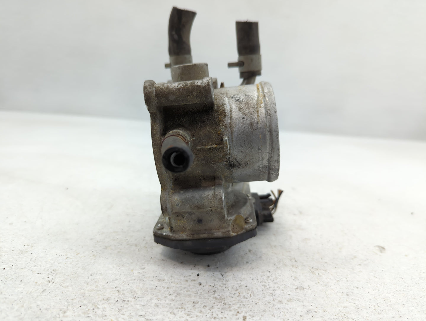 2012-2019 Kia Soul Throttle Body P/N:35100-2B300 Fits Fits 2012 2013 2014 2015 2016 2017 2018 2019 OEM Used Auto Parts - Oem