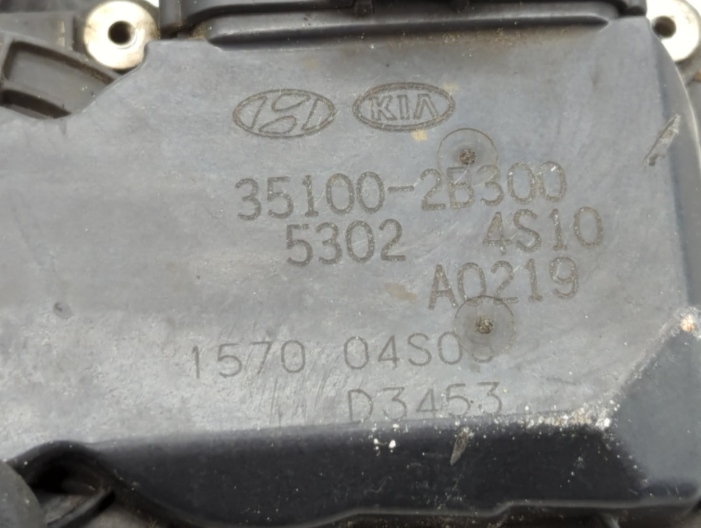 2012-2019 Kia Soul Throttle Body P/N:35100-2B300 Fits Fits 2012 2013 2014 2015 2016 2017 2018 2019 OEM Used Auto Parts - Oem