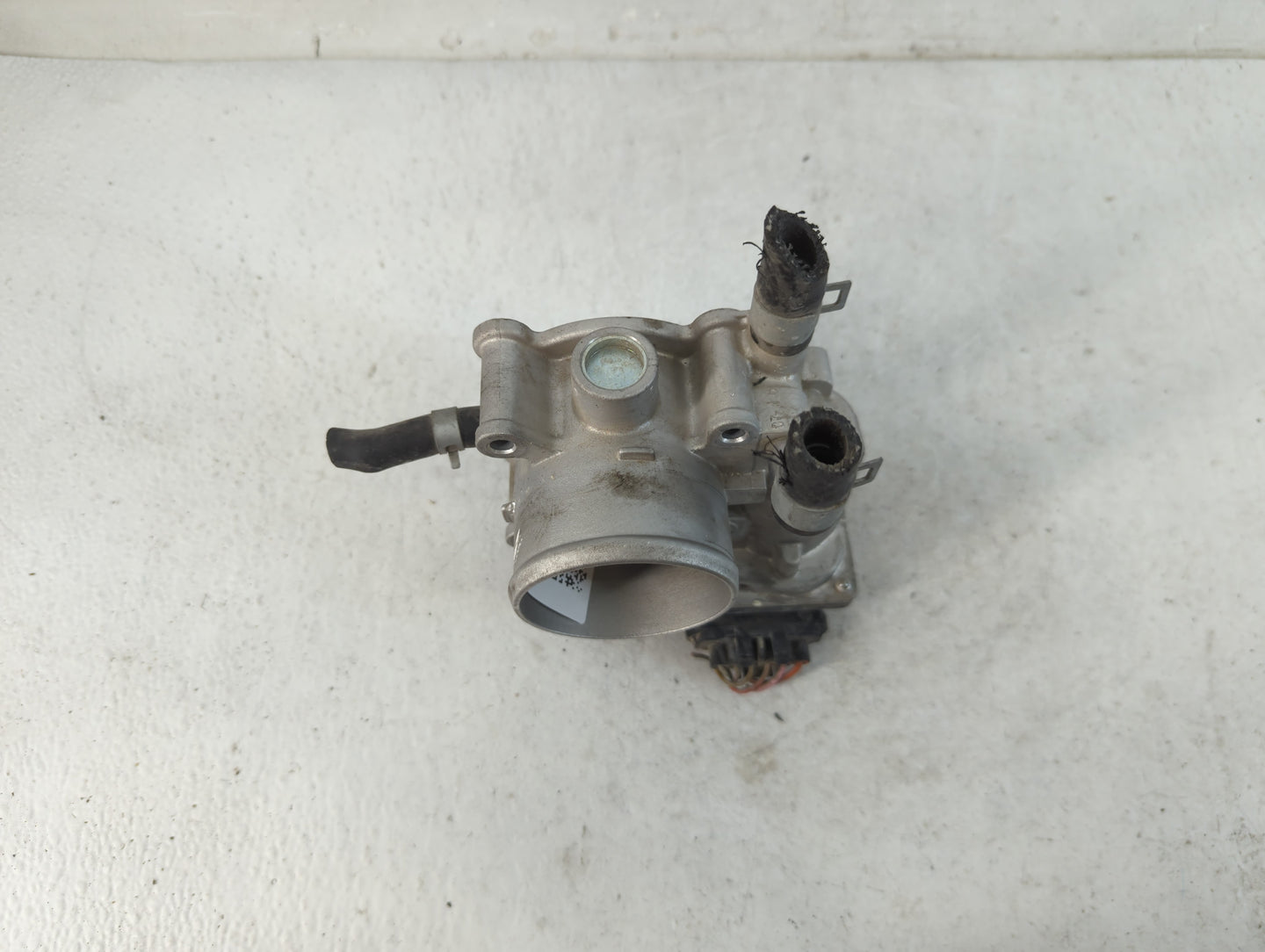 2012-2019 Kia Soul Throttle Body P/N:35100-2B300 Fits Fits 2012 2013 2014 2015 2016 2017 2018 2019 OEM Used Auto Parts - Oem