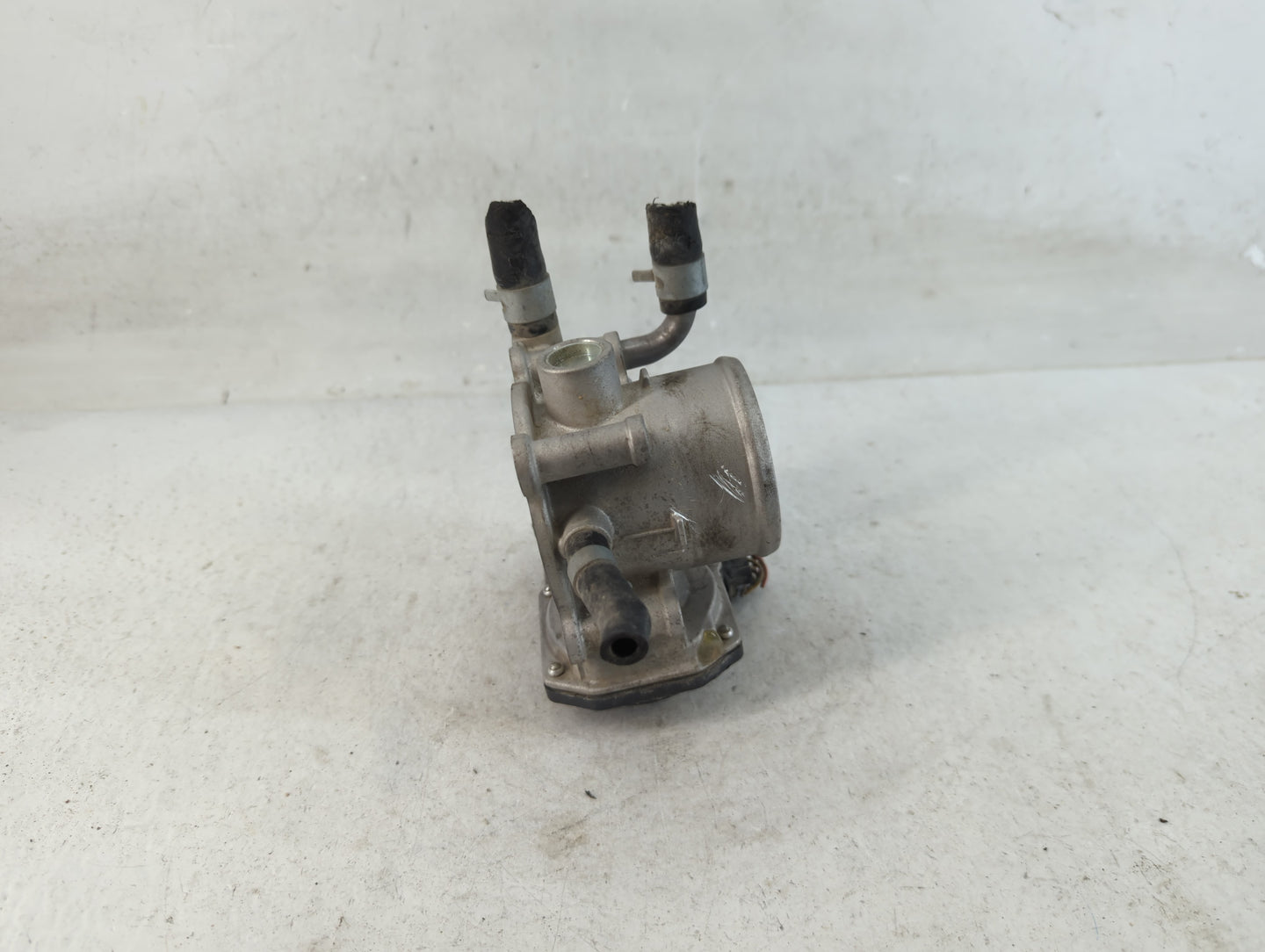 2012-2019 Kia Soul Throttle Body P/N:35100-2B300 Fits Fits 2012 2013 2014 2015 2016 2017 2018 2019 OEM Used Auto Parts - Oem