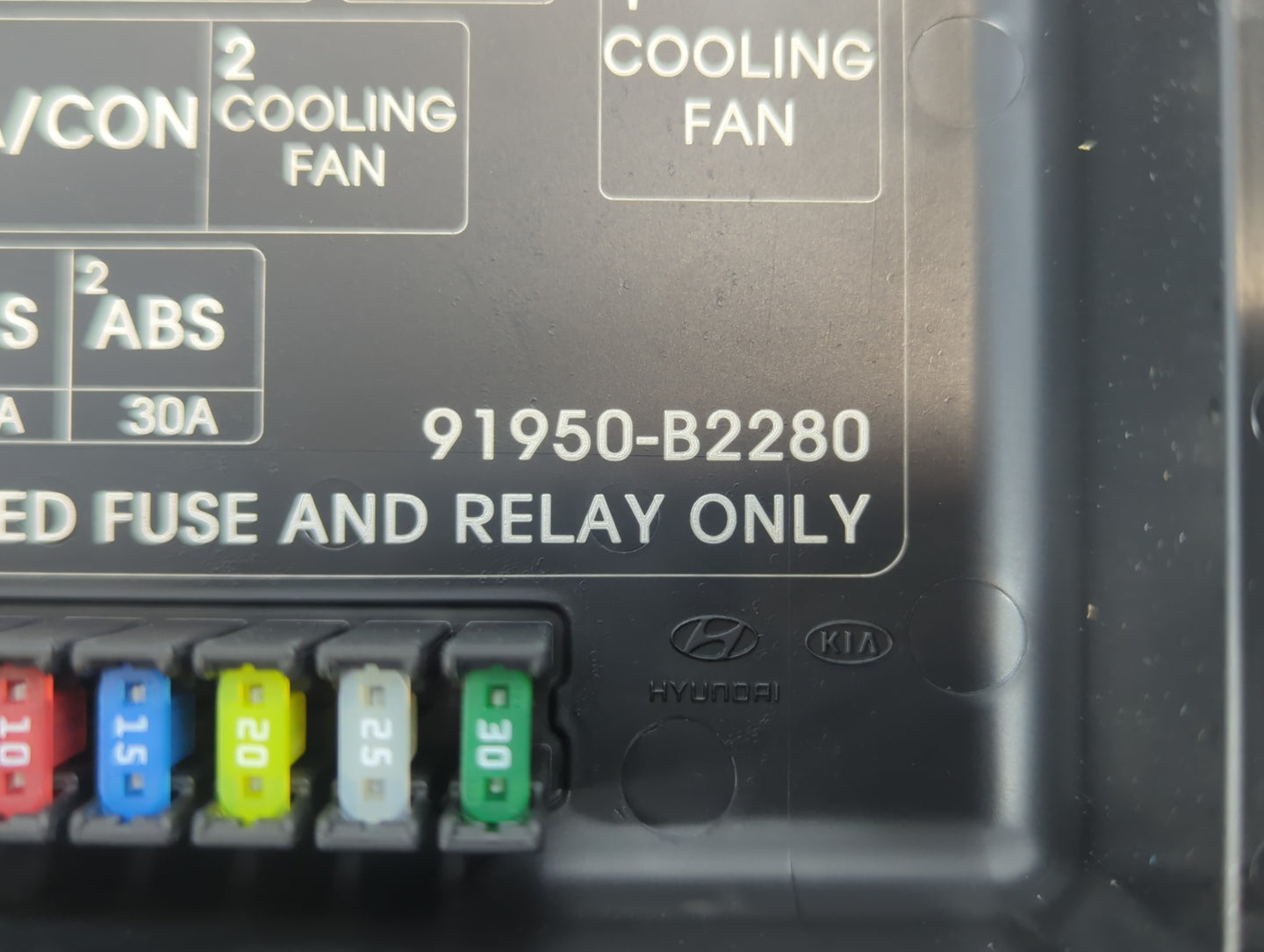 2016 Kia Soul Fusebox Fuse Box Panel Relay Module P/N:91950-B2280 Fits OEM Used Auto Parts - Oemusedautoparts1.com