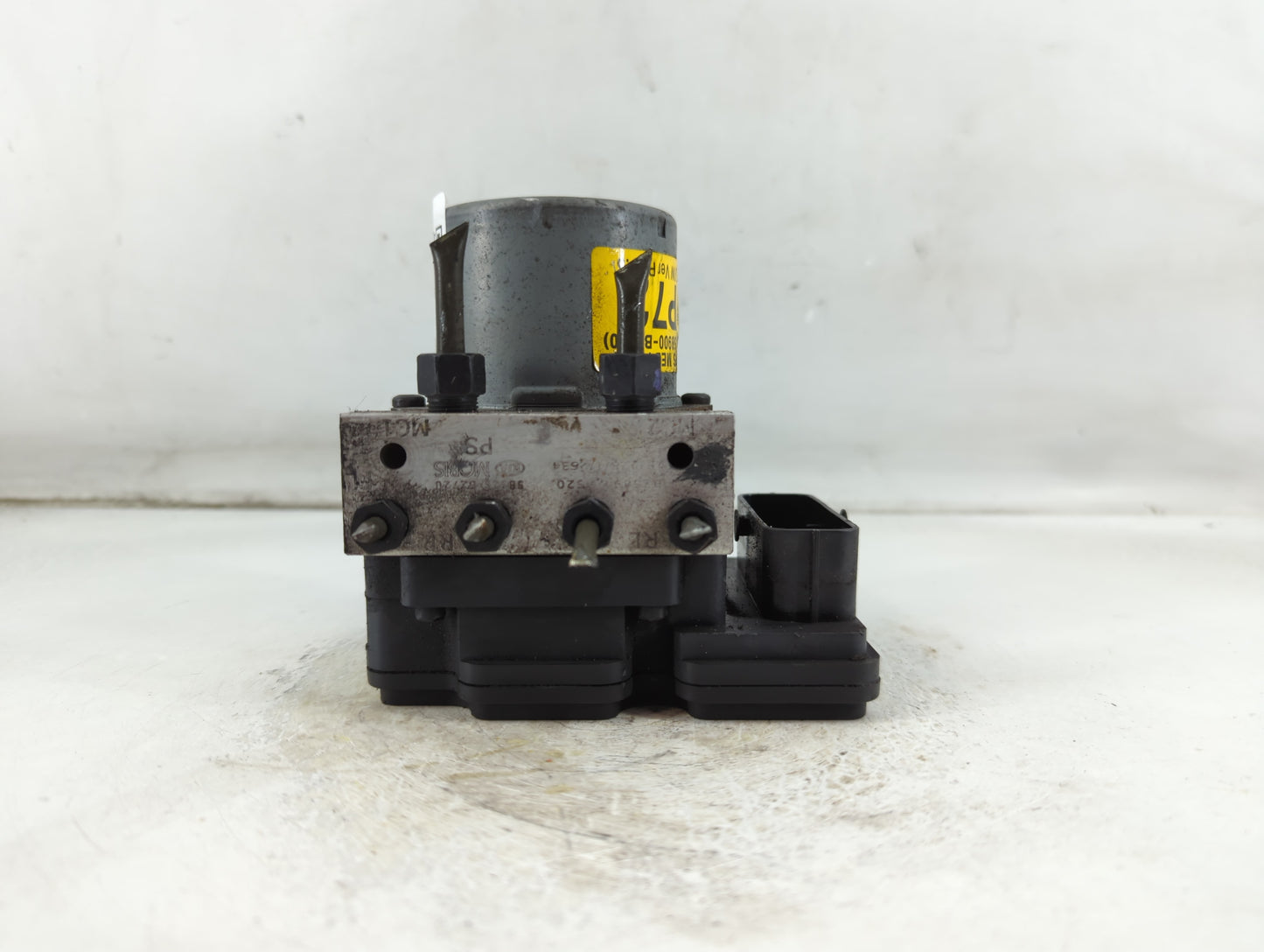 2016 Kia Soul ABS Pump Control Module Replacement P/N:58900-B2720 61589-45200 Fits OEM Used Auto Parts - Oemusedautoparts1.c